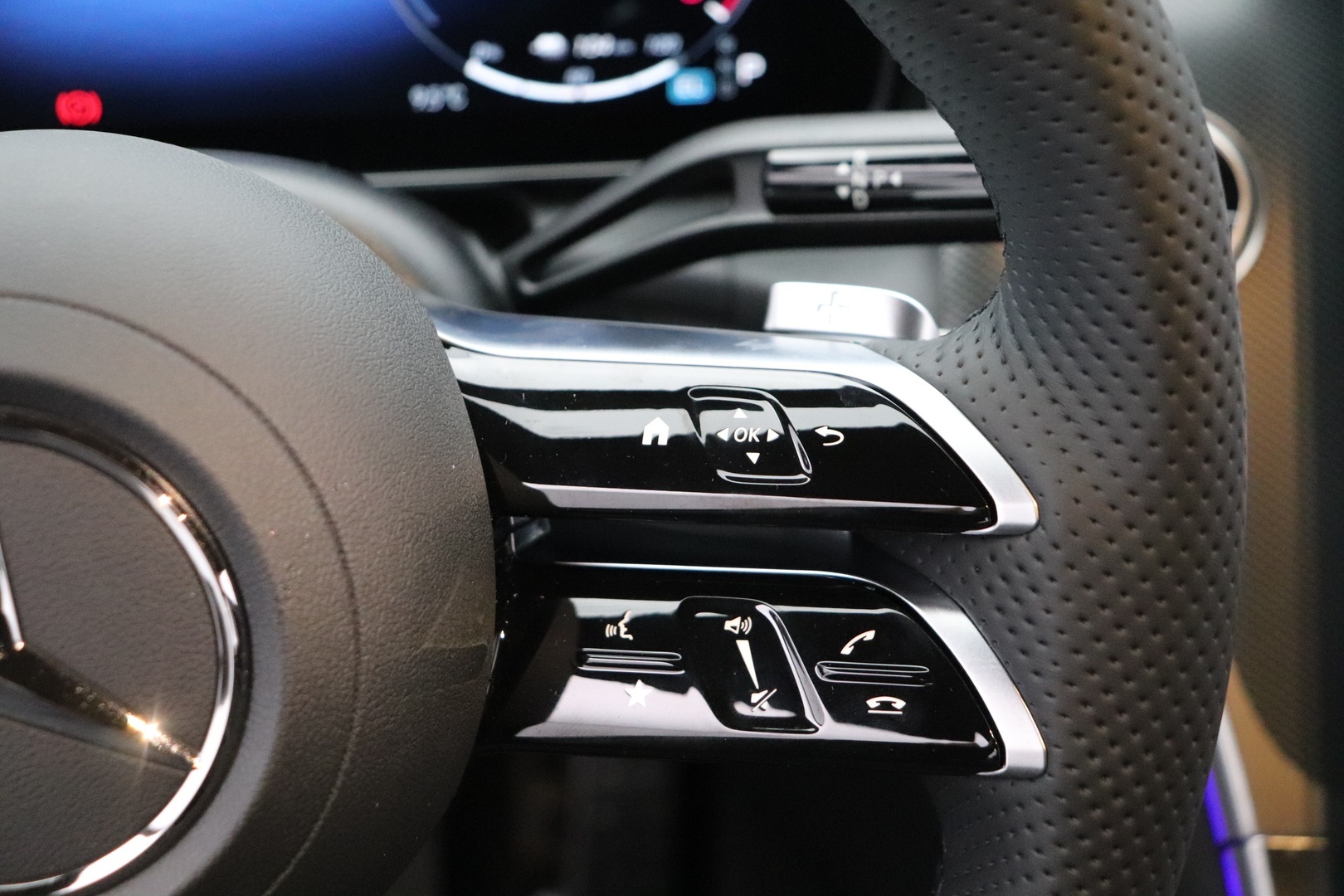 MERCEDES-BENZ GLC 2024