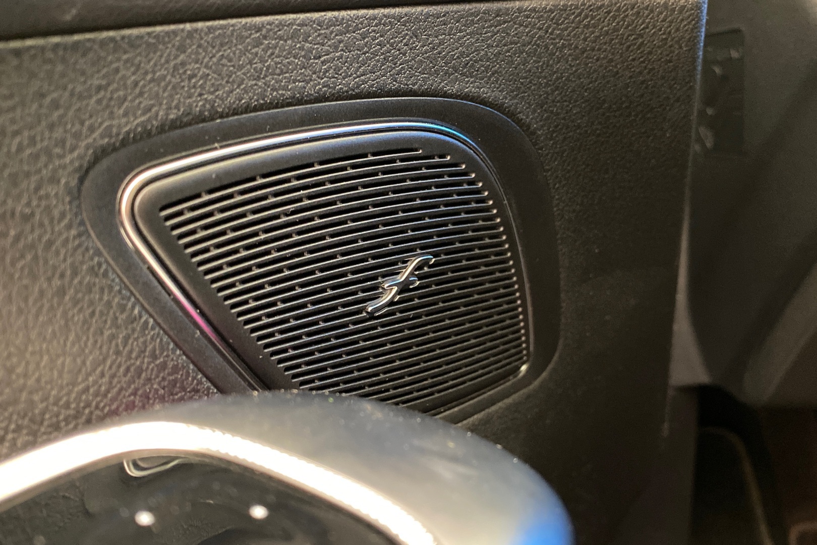 MERCEDES-BENZ EQE 2025