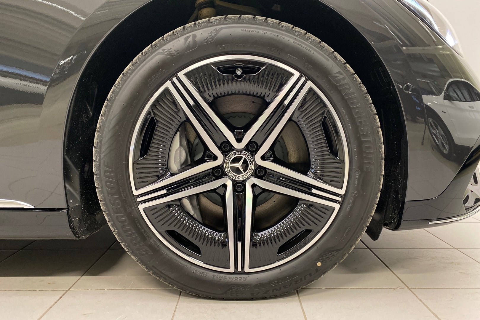 MERCEDES-BENZ EQE 2025