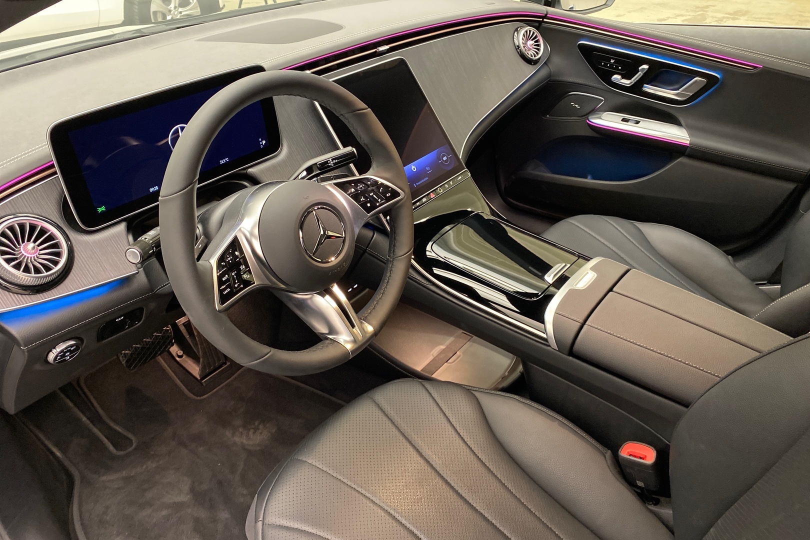 MERCEDES-BENZ EQE 2025