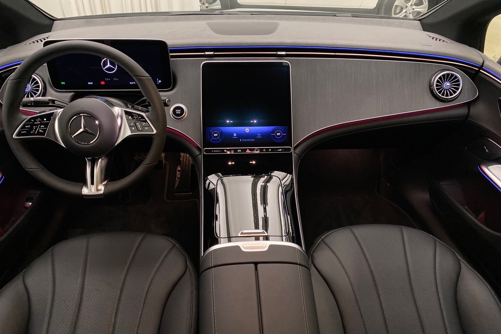 MERCEDES-BENZ EQE 2025