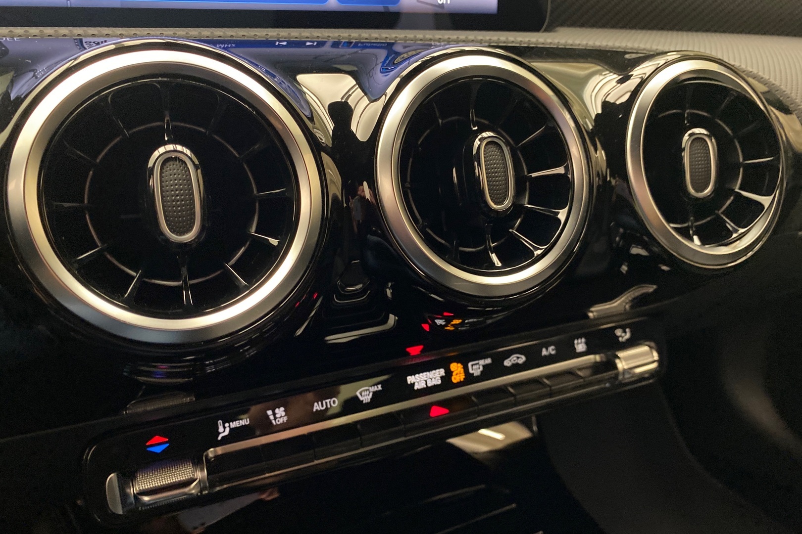 MERCEDES-BENZ CLA 2025