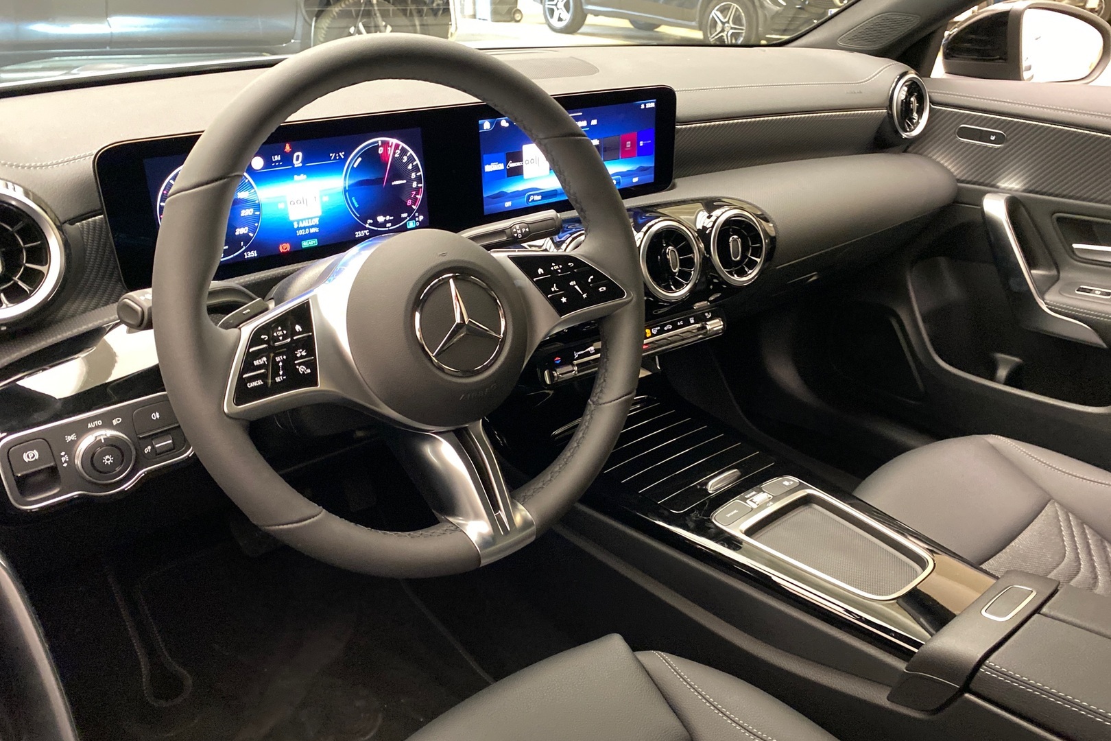 MERCEDES-BENZ CLA 2025