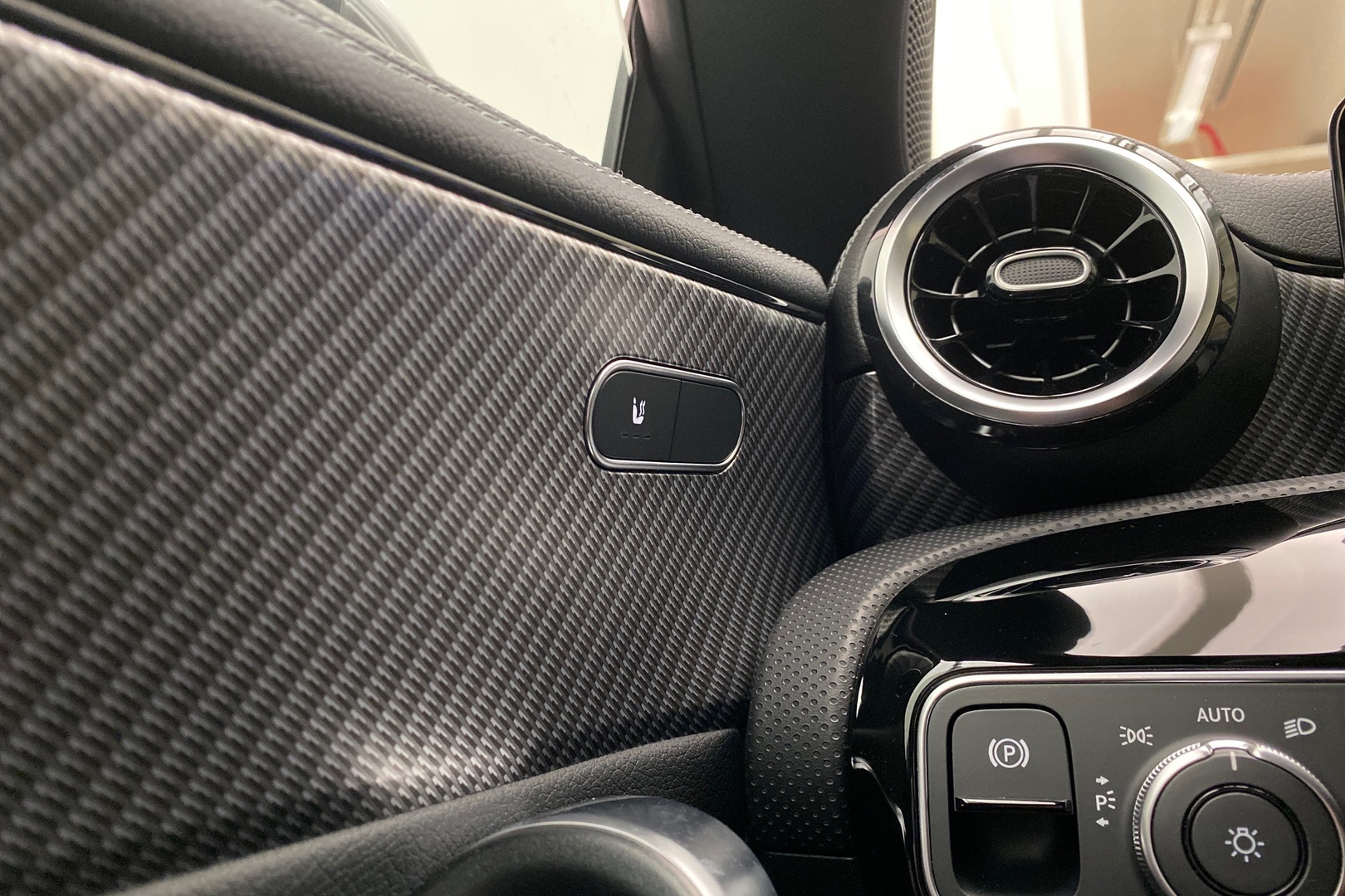 MERCEDES-BENZ CLA 2025