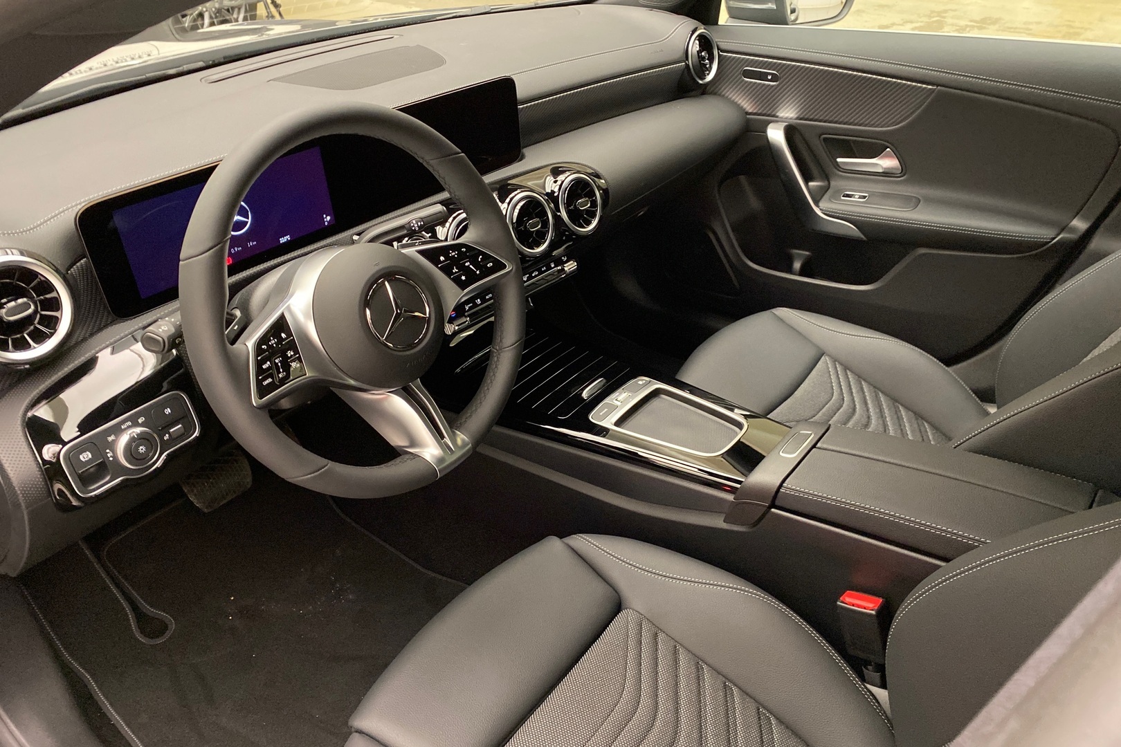 MERCEDES-BENZ CLA 2025