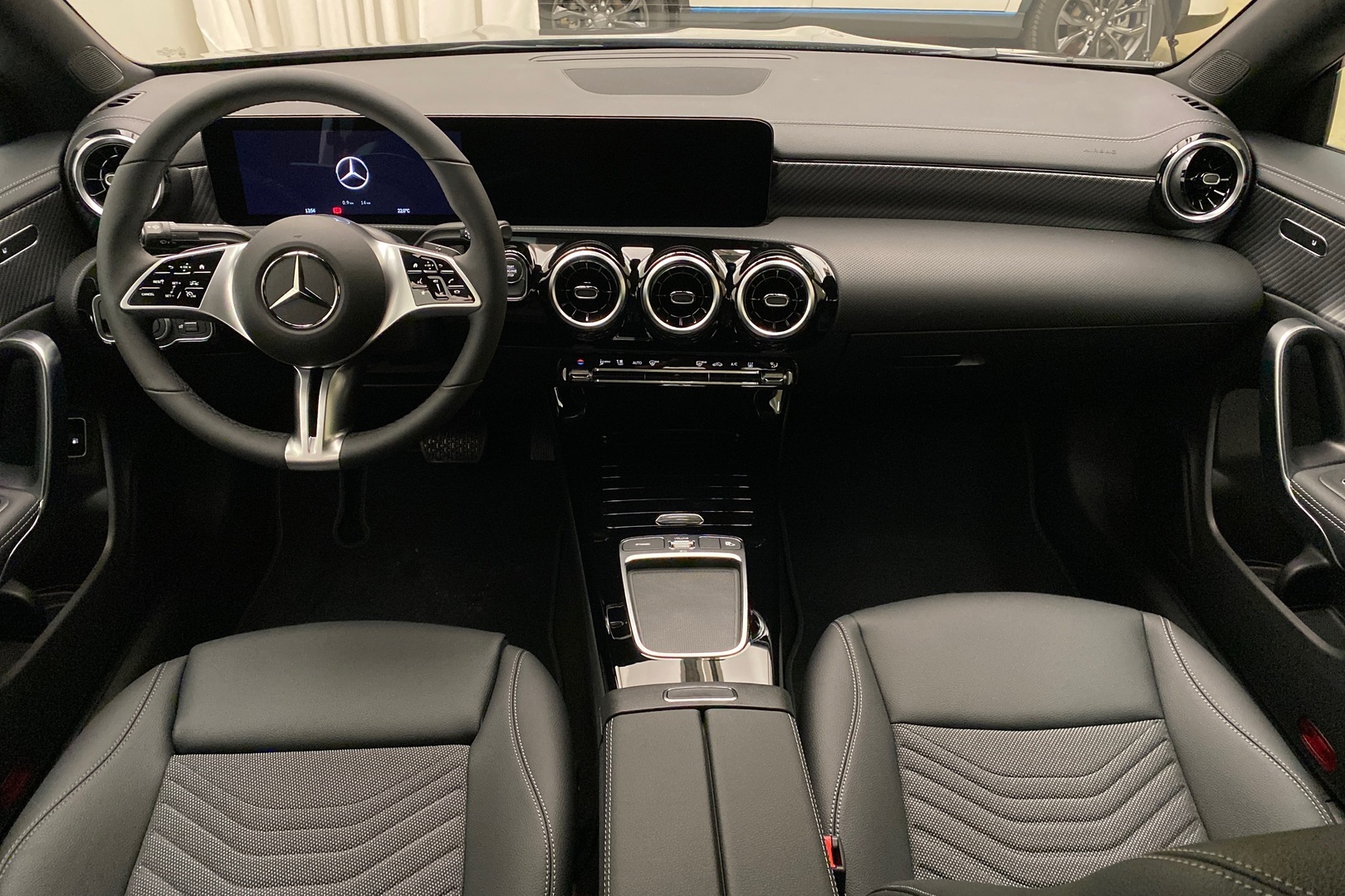 MERCEDES-BENZ CLA 2025