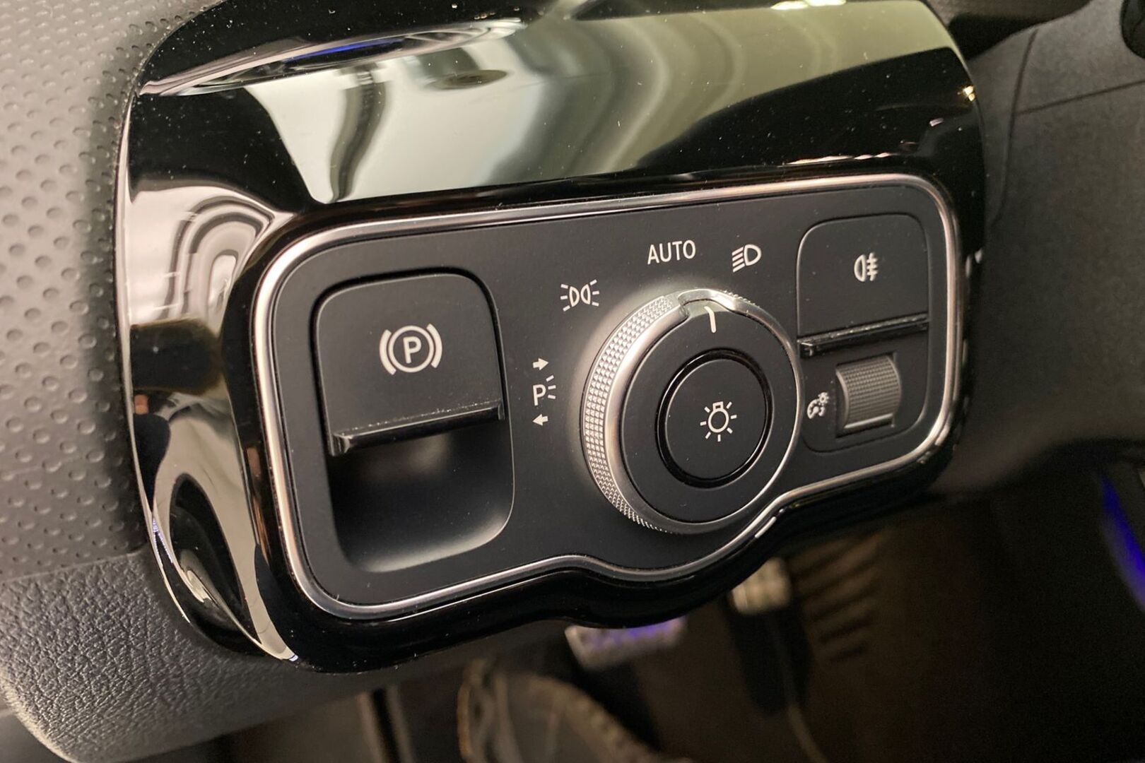 MERCEDES-BENZ A 2021