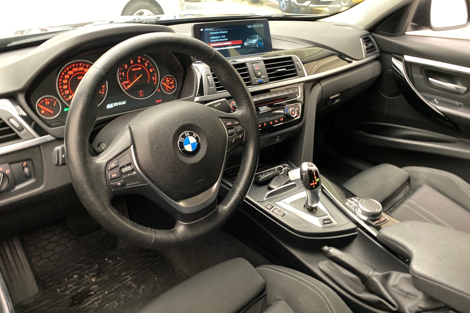 BMW 330 2018
