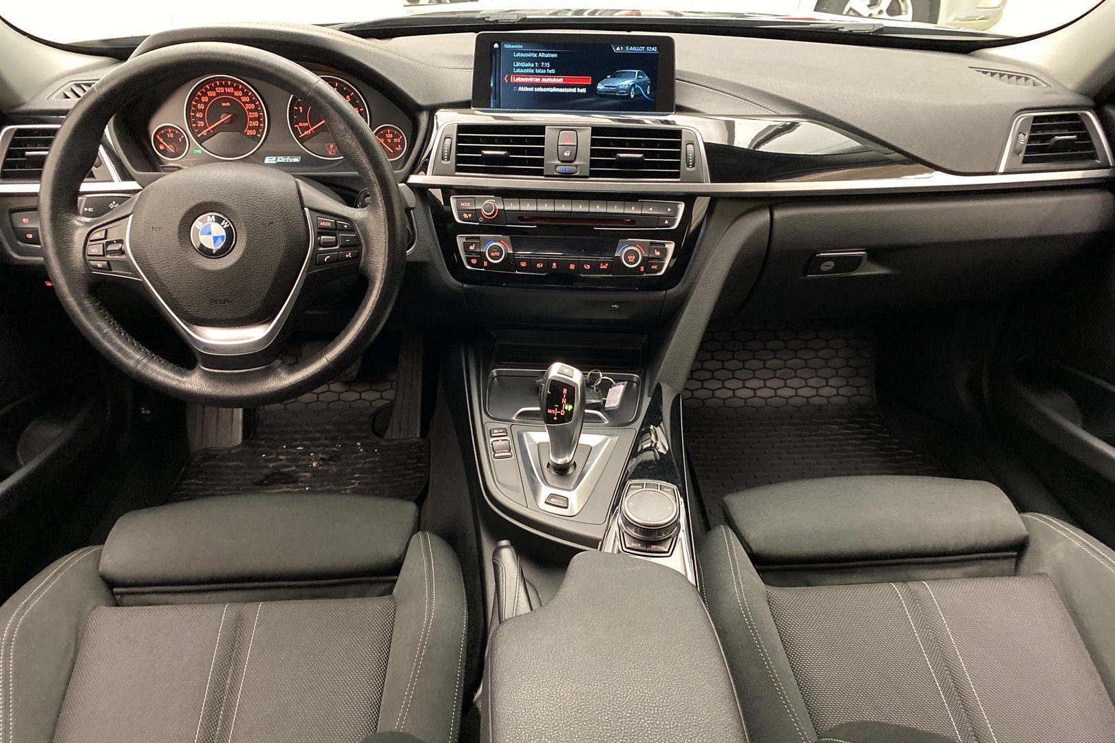 BMW 330 2018