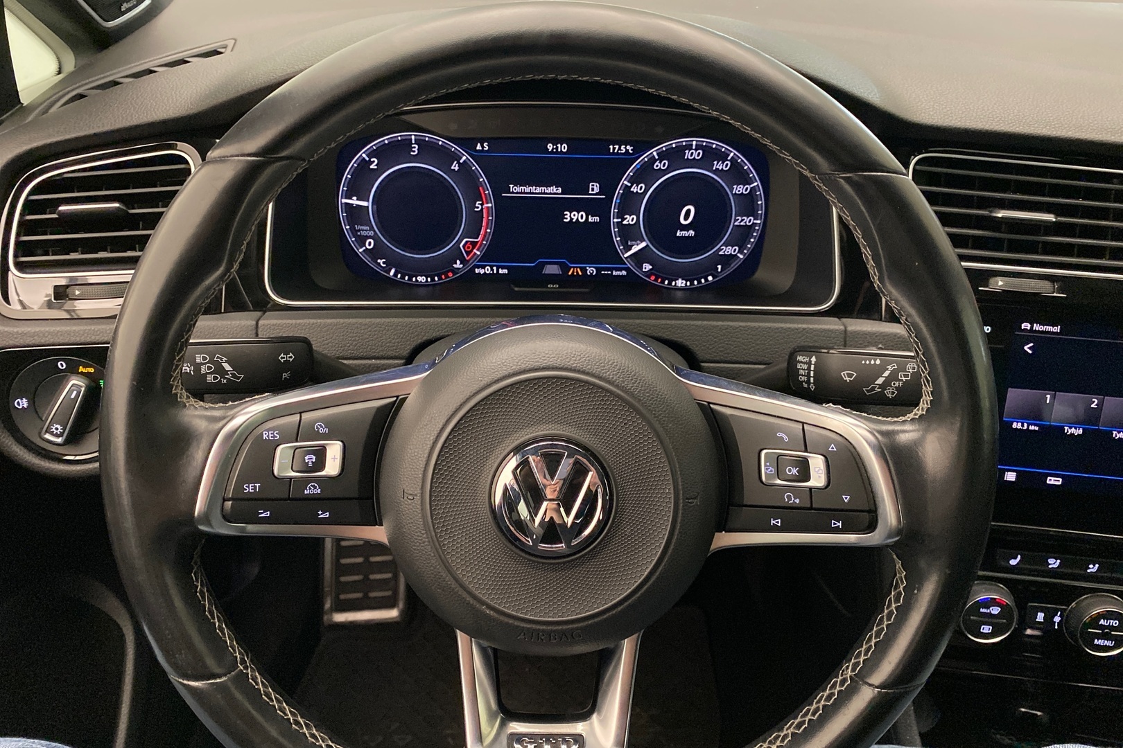 VOLKSWAGEN Golf 2018