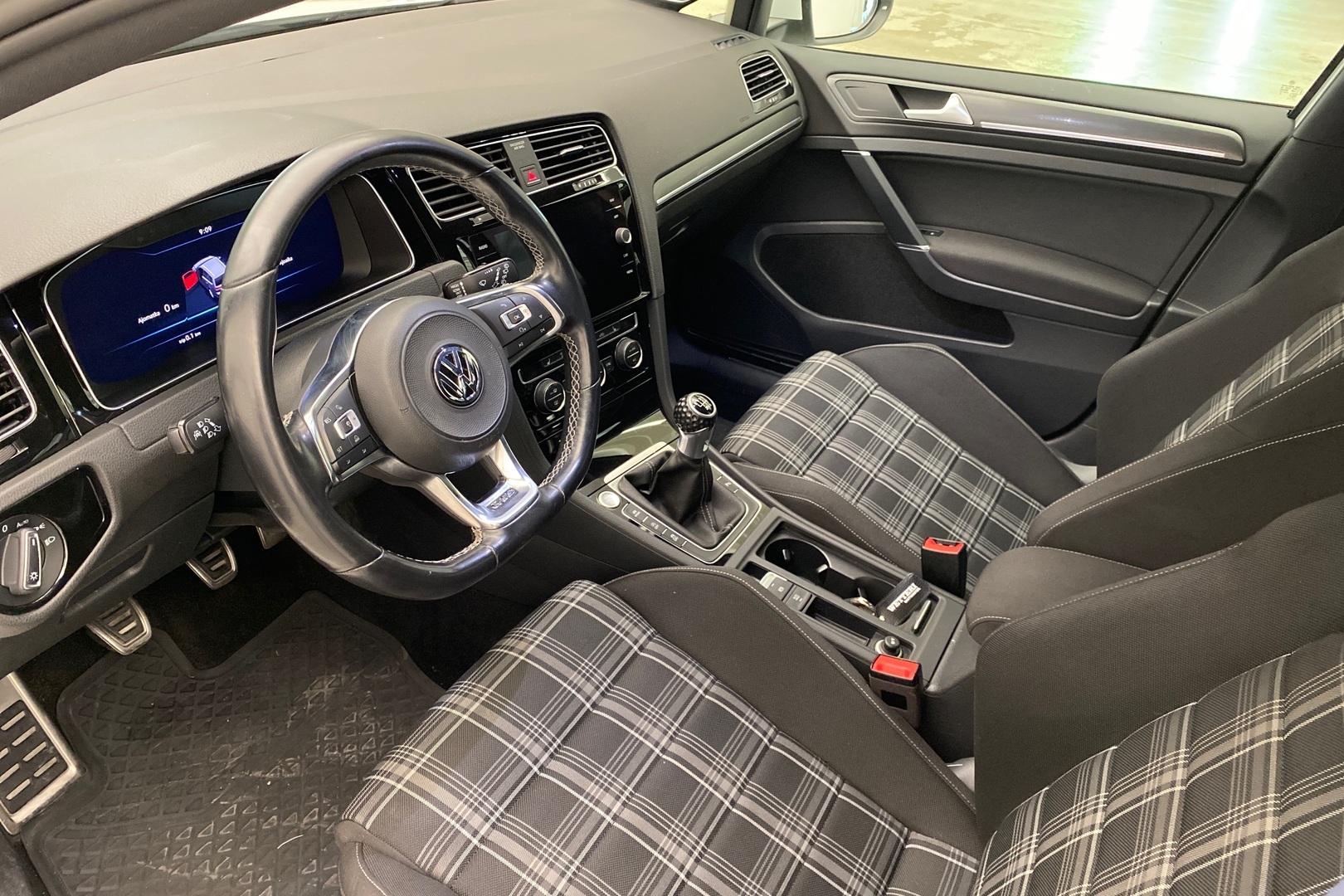 VOLKSWAGEN Golf 2018