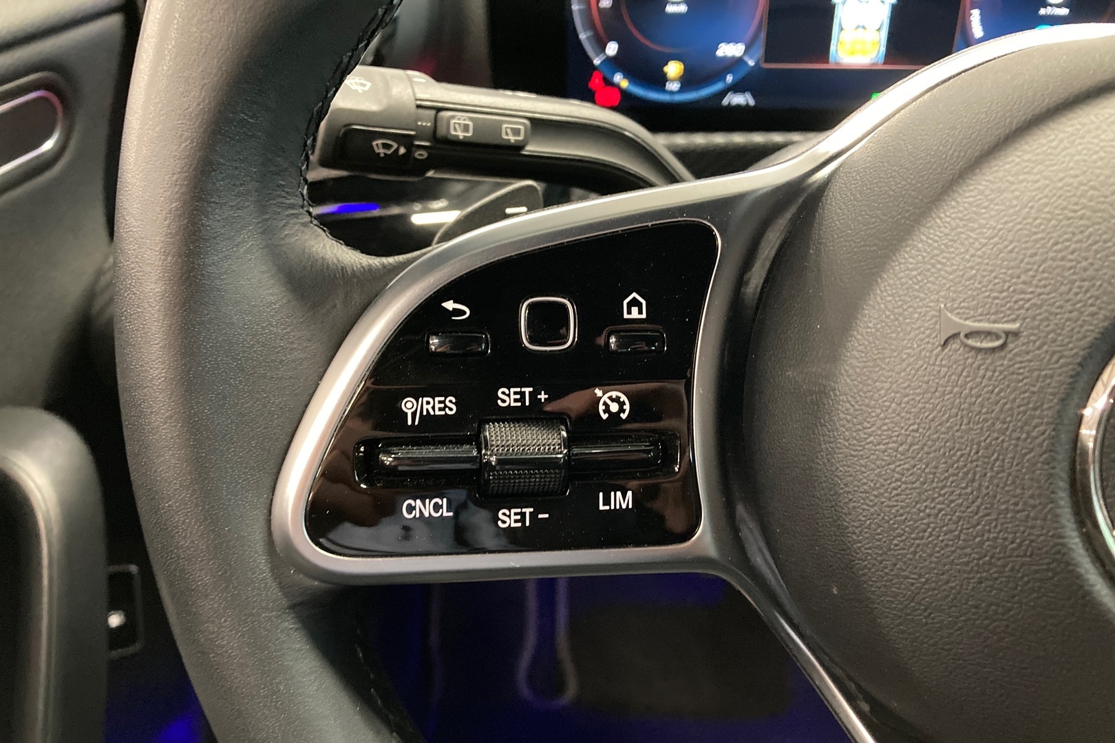MERCEDES-BENZ A 2021