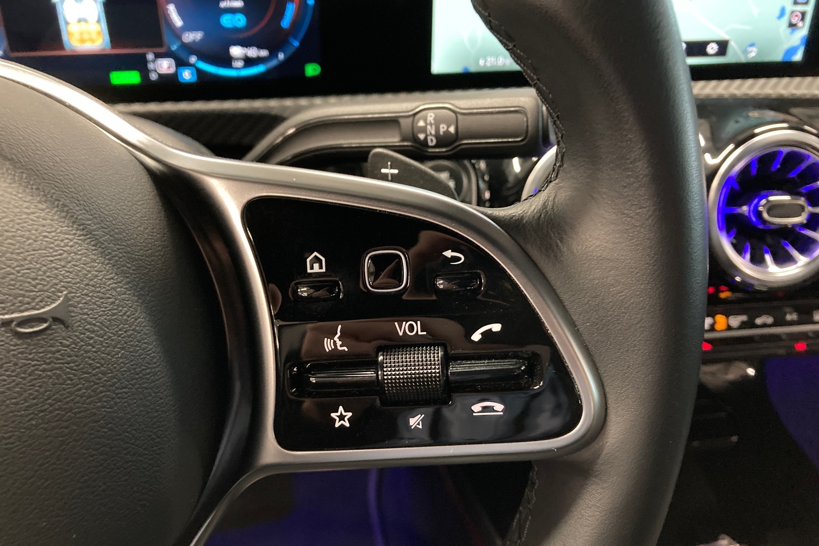 MERCEDES-BENZ A 2021