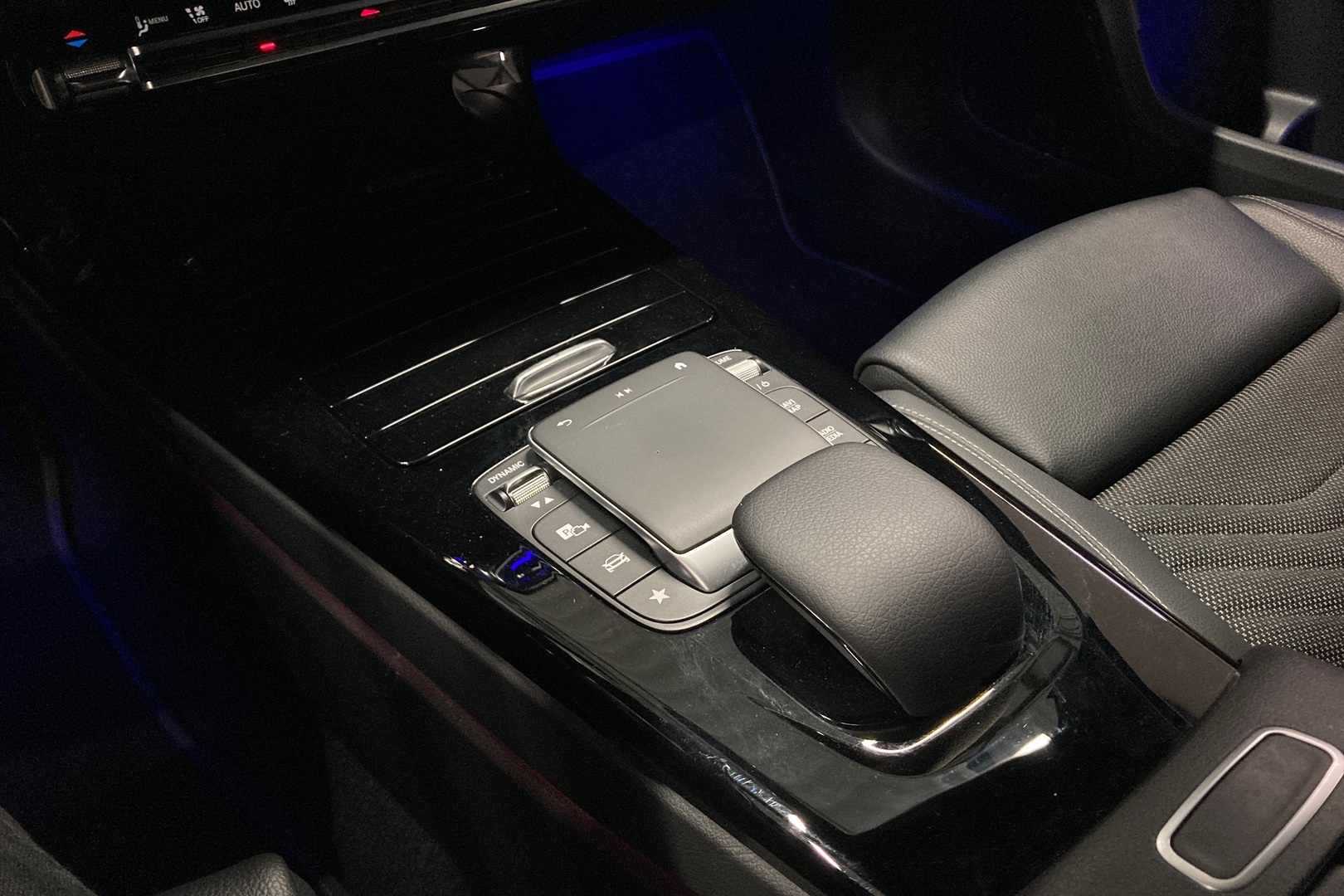 MERCEDES-BENZ A 2021