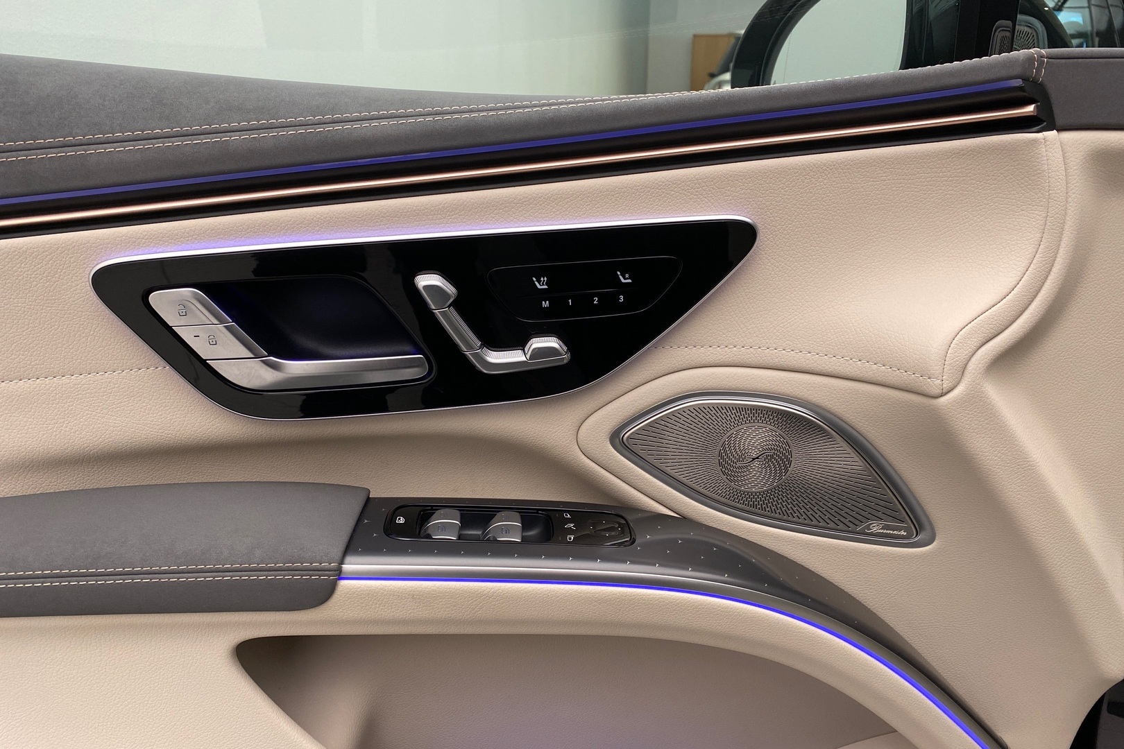 MERCEDES-BENZ EQS 2023