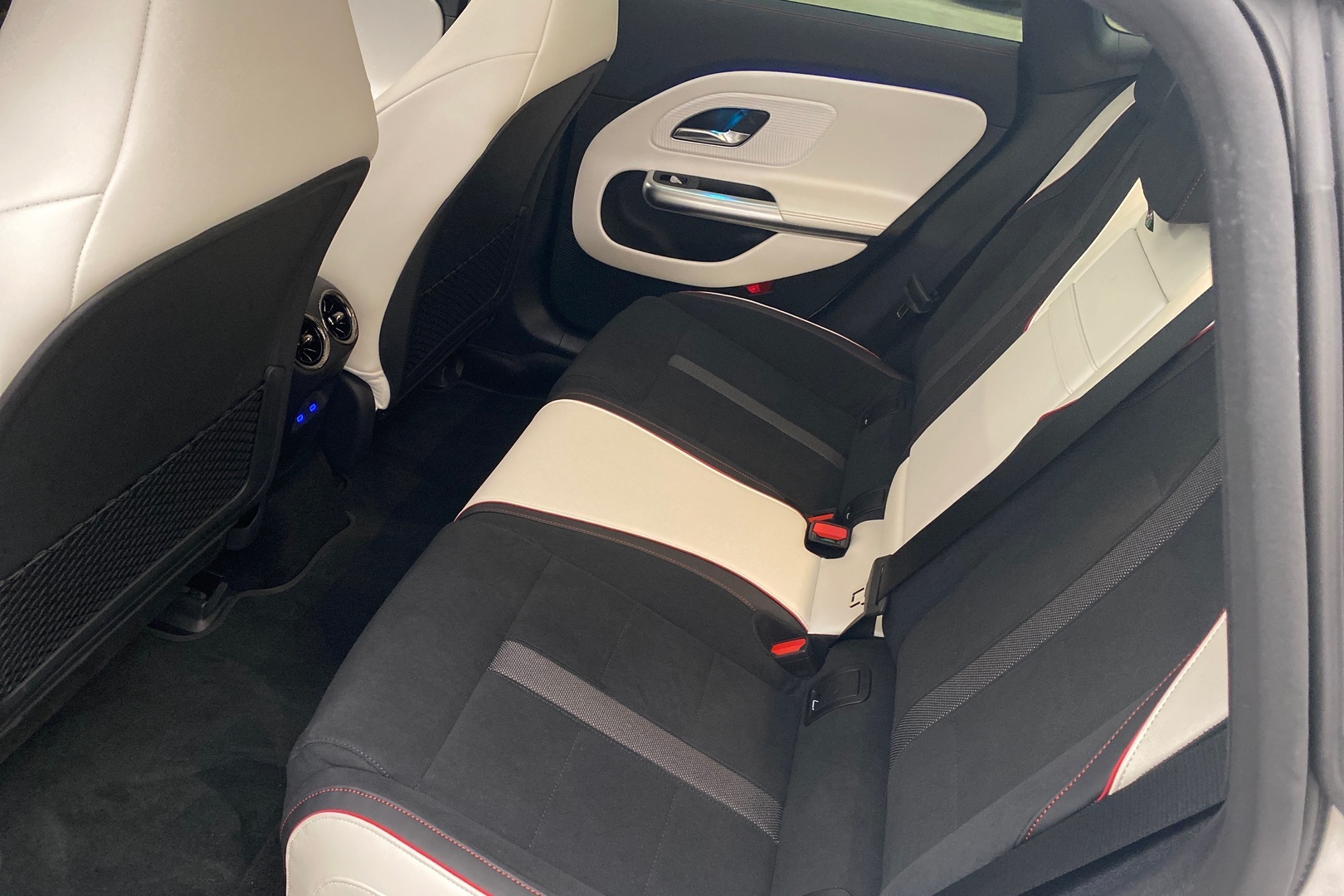 MERCEDES-BENZ CLA 2025