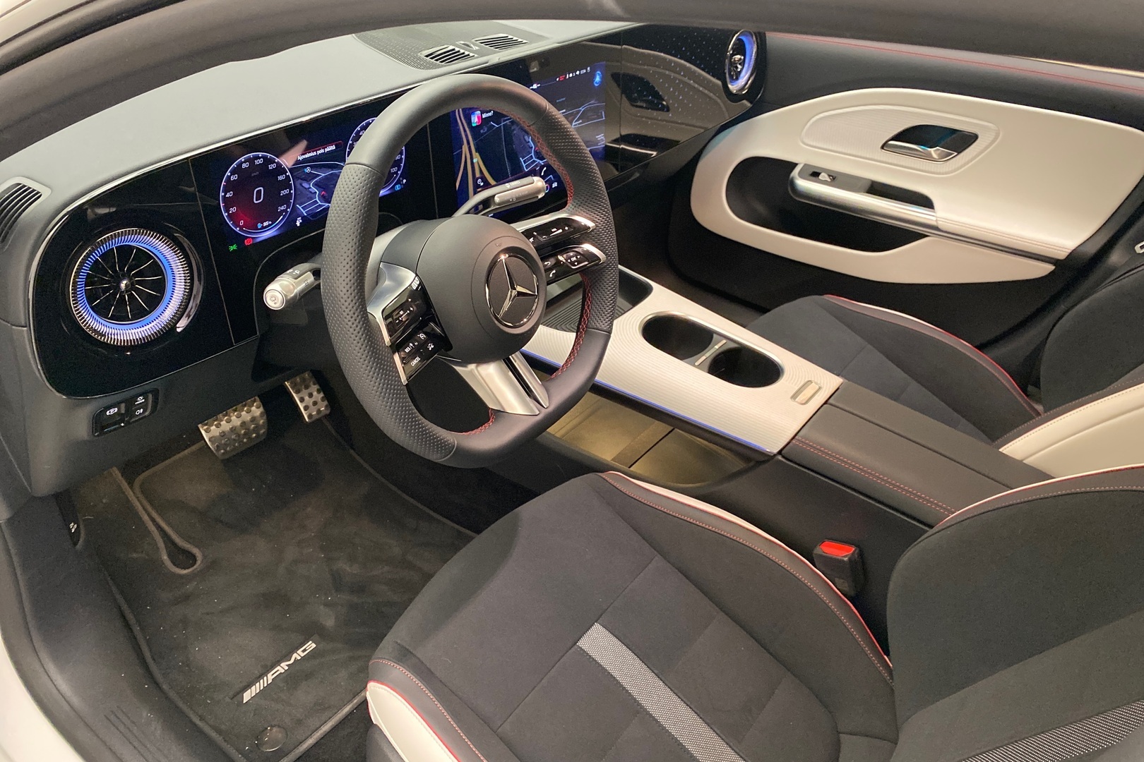 MERCEDES-BENZ CLA 2025