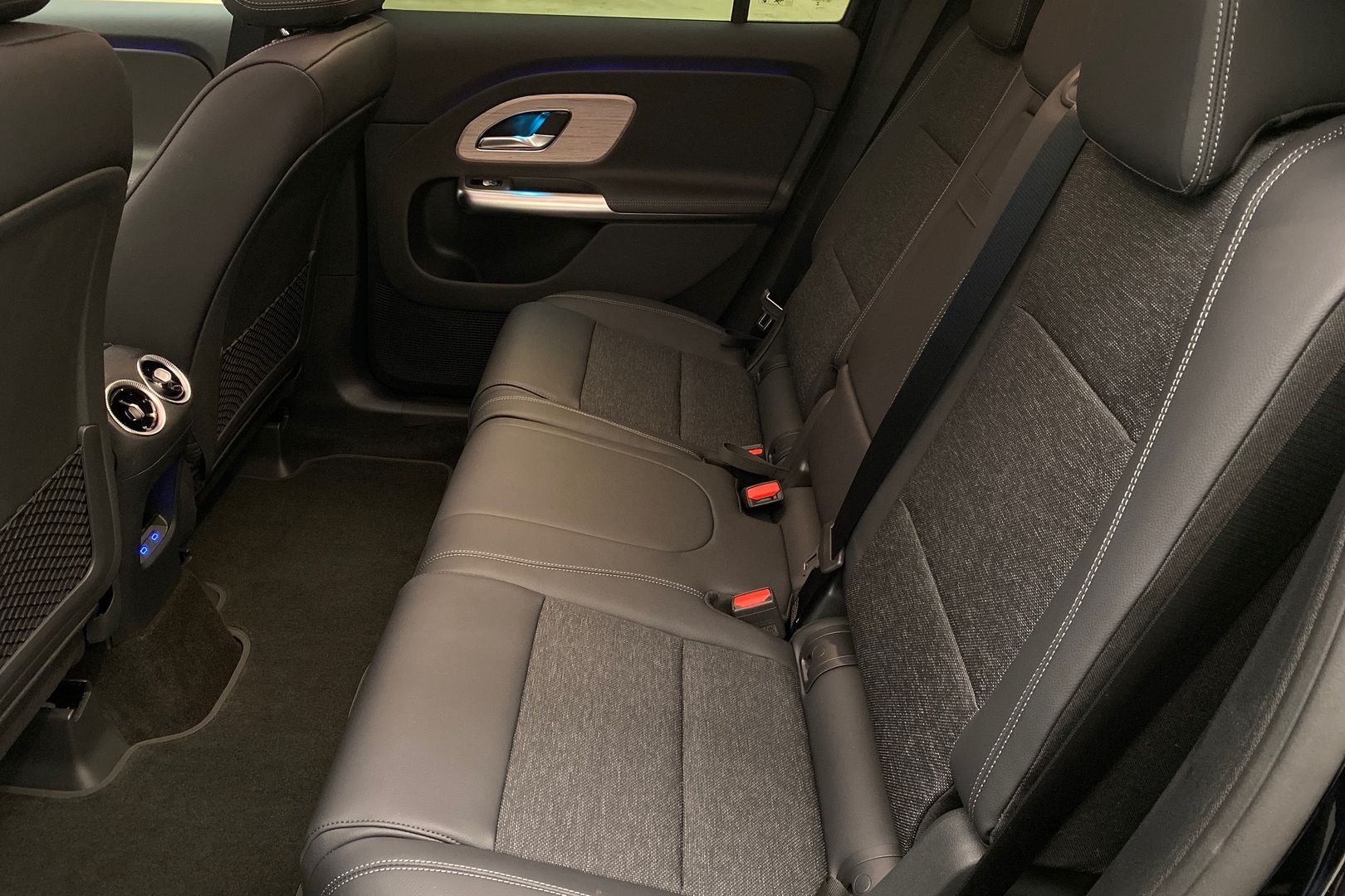 MERCEDES-BENZ GLB 2026