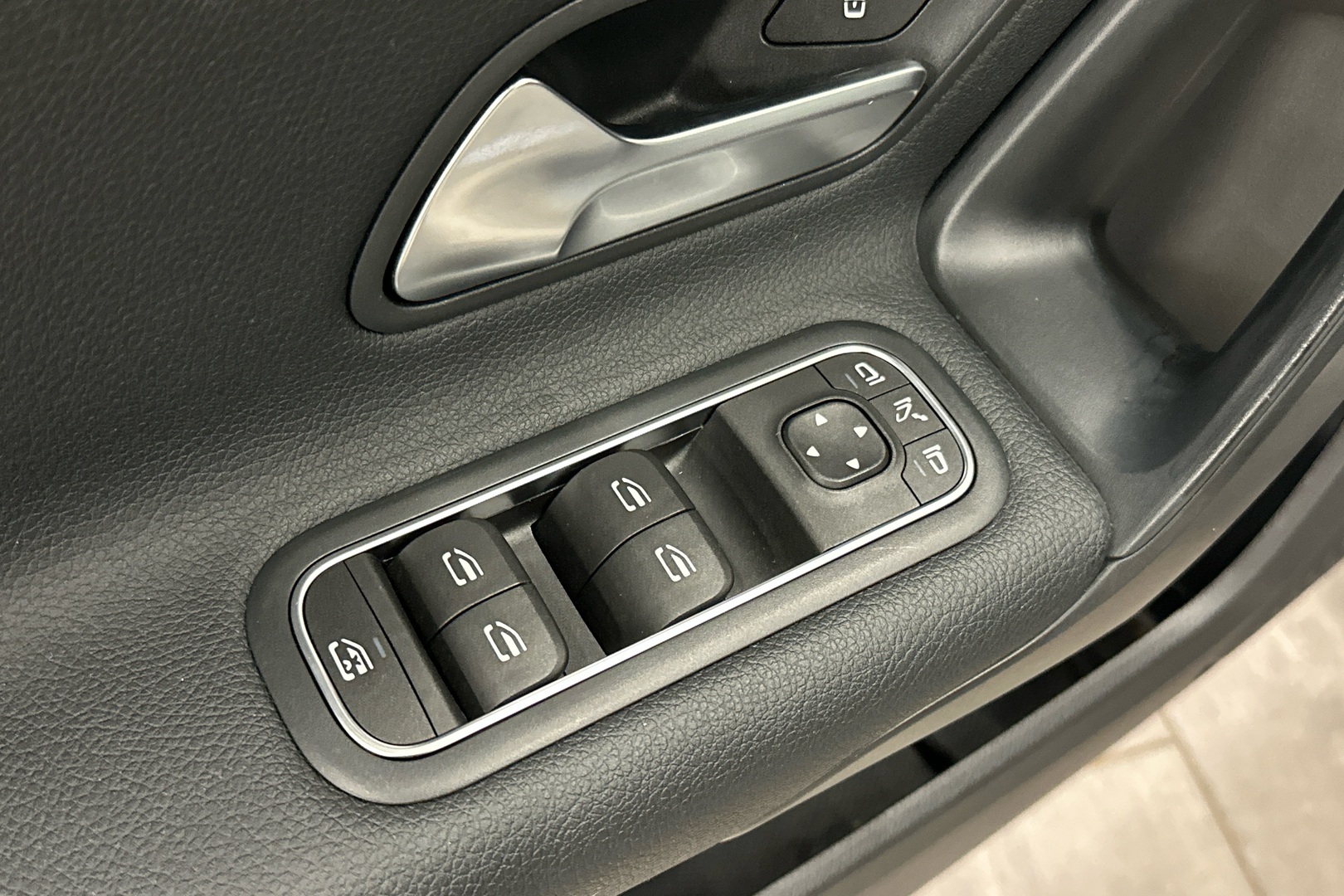 MERCEDES-BENZ A 2021