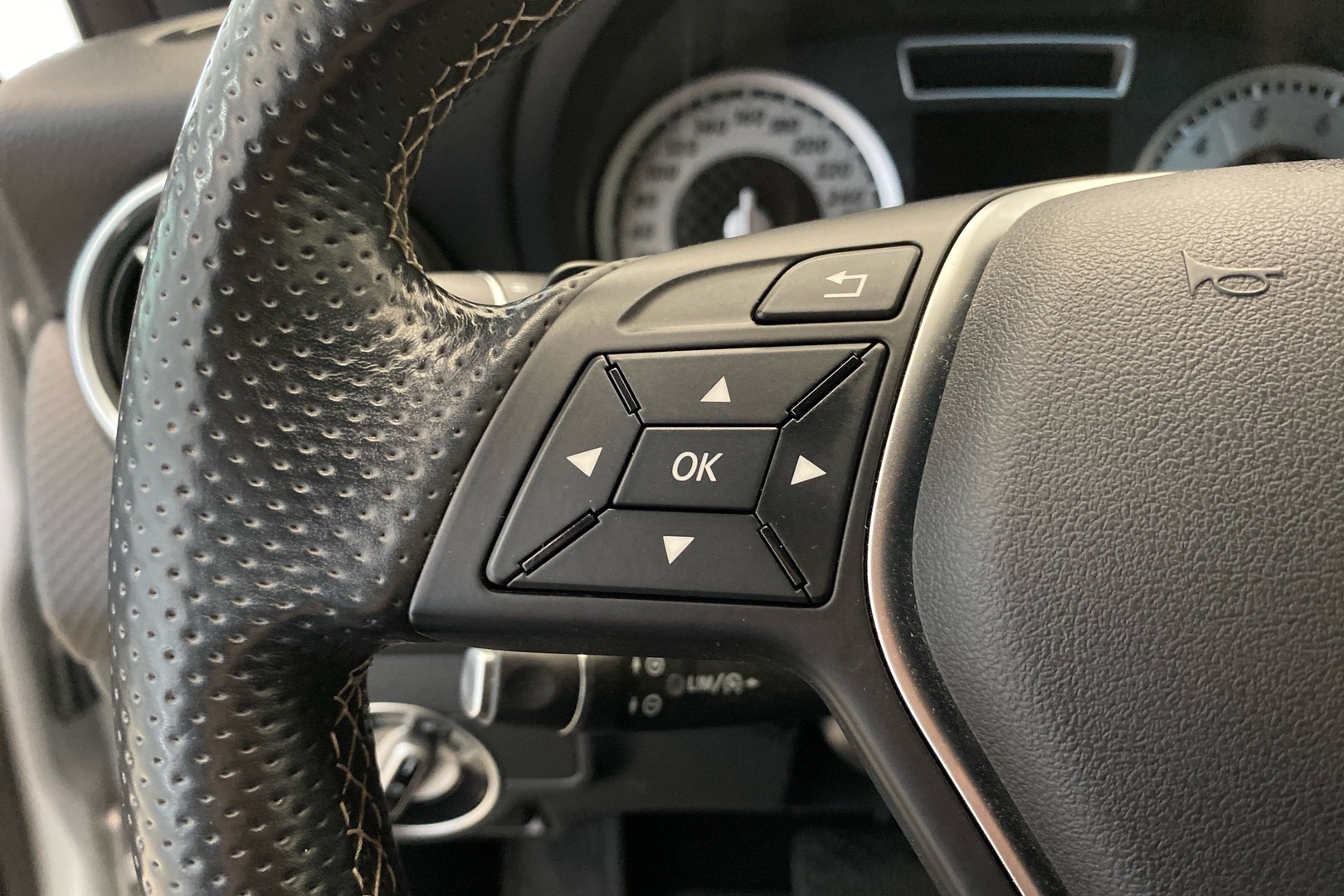 MERCEDES-BENZ A 2015