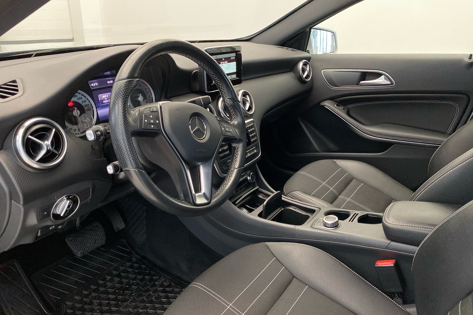 MERCEDES-BENZ A 2015