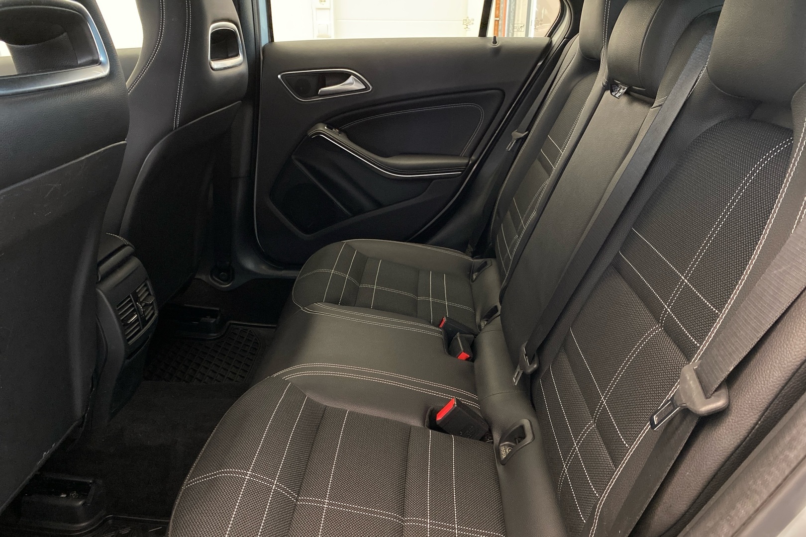 MERCEDES-BENZ A 2015