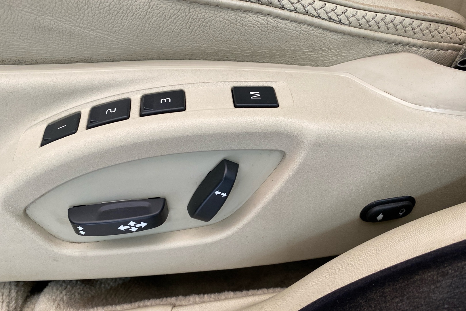 VOLVO XC70 2015