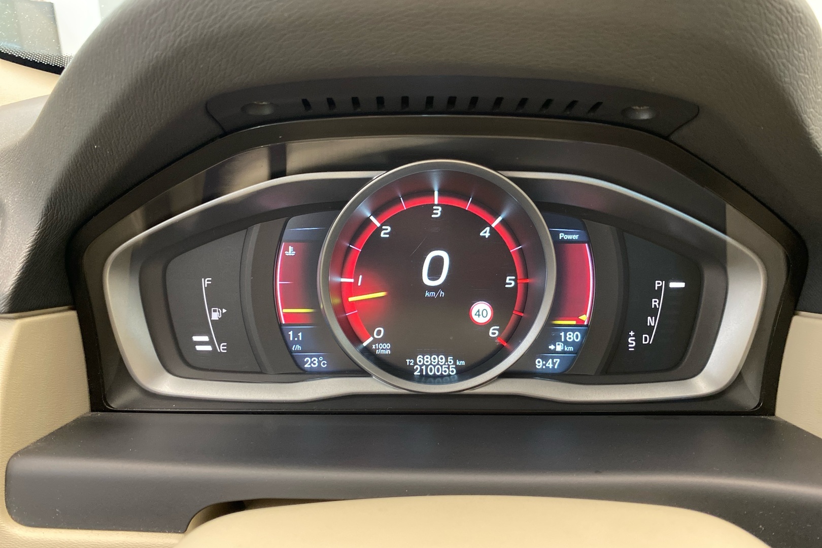 VOLVO XC70 2015