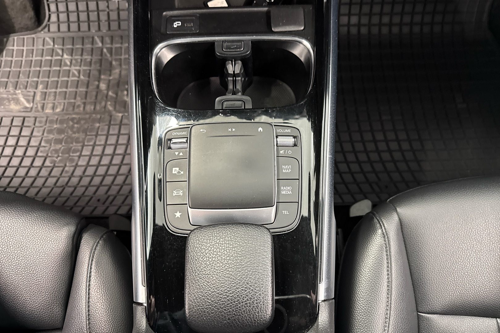 MERCEDES-BENZ GLB 2022