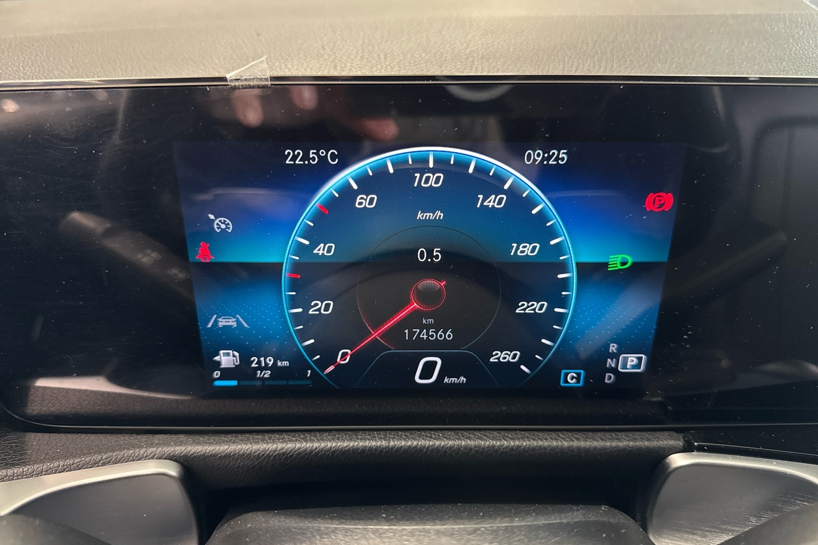 MERCEDES-BENZ GLB 2022