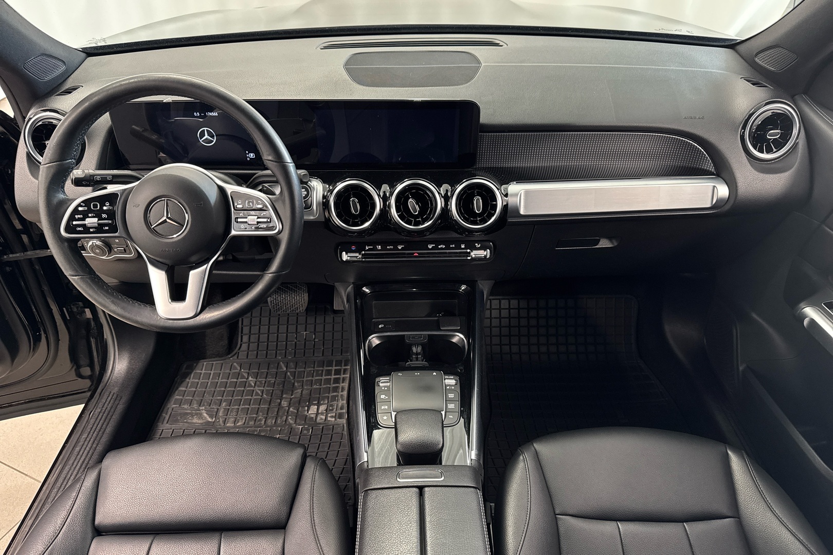 MERCEDES-BENZ GLB 2022