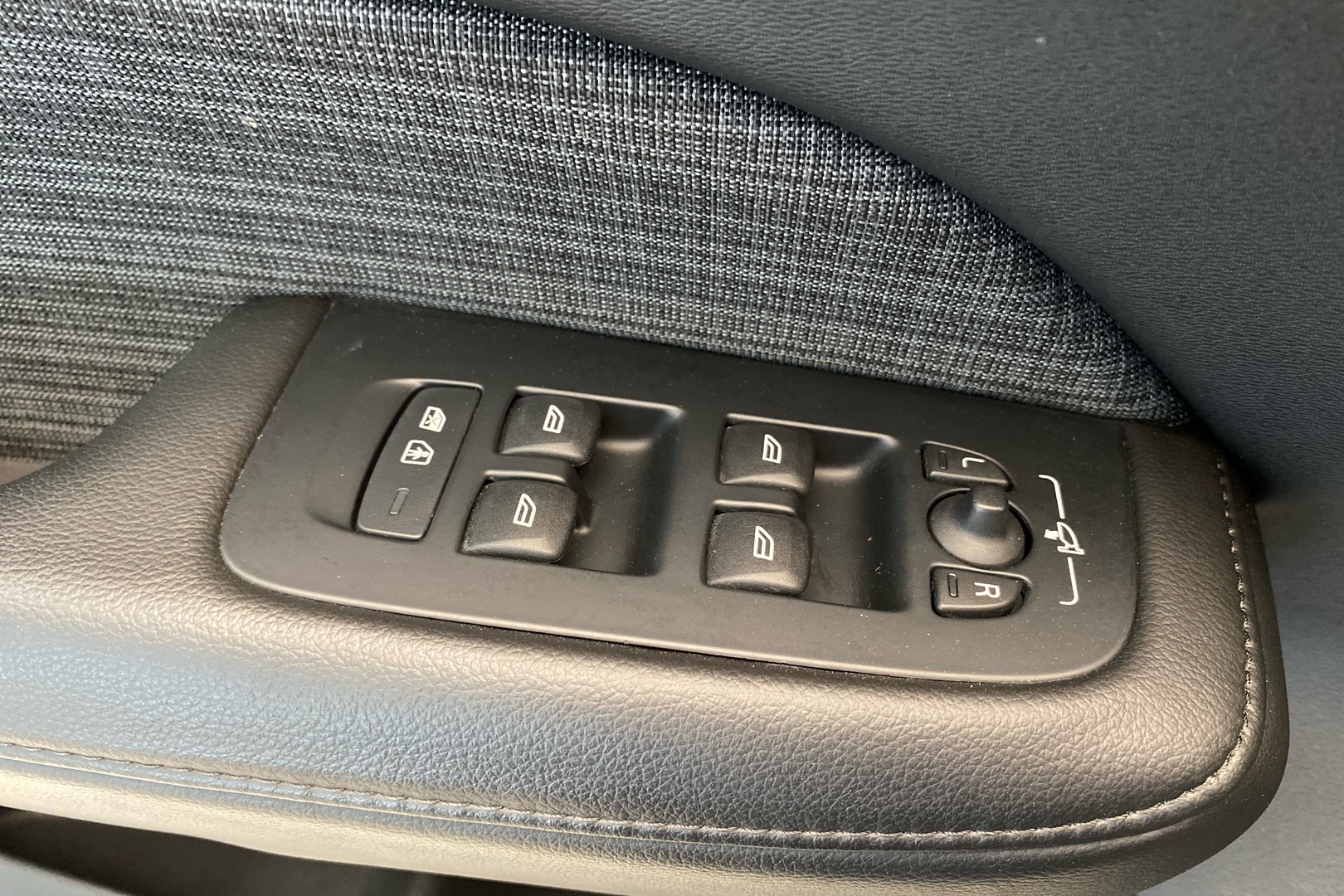 VOLVO V60 2023