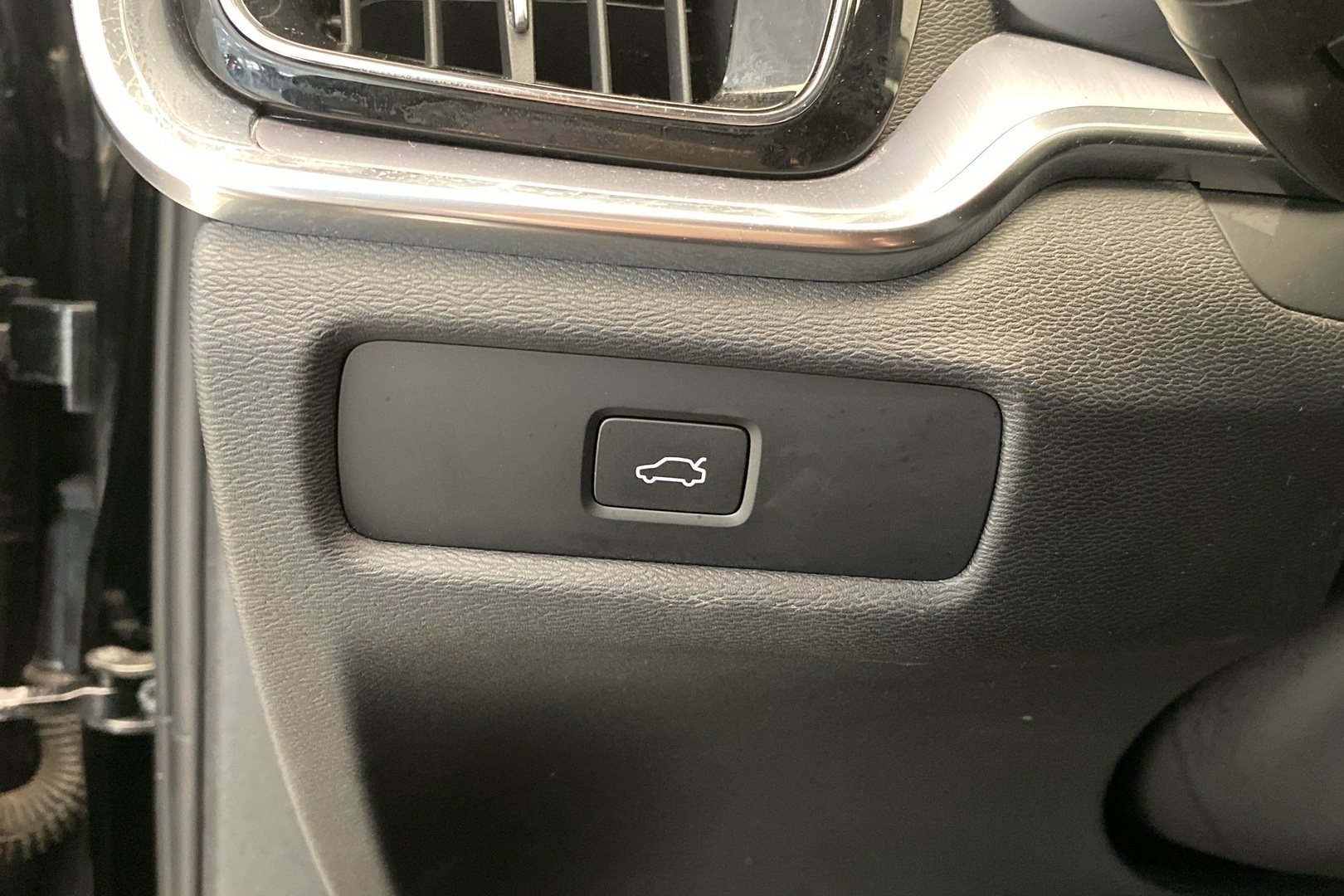 VOLVO V60 2023