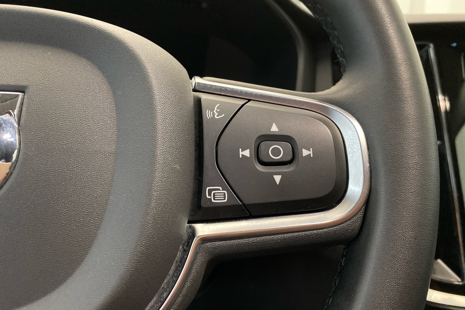 VOLVO V60 2023