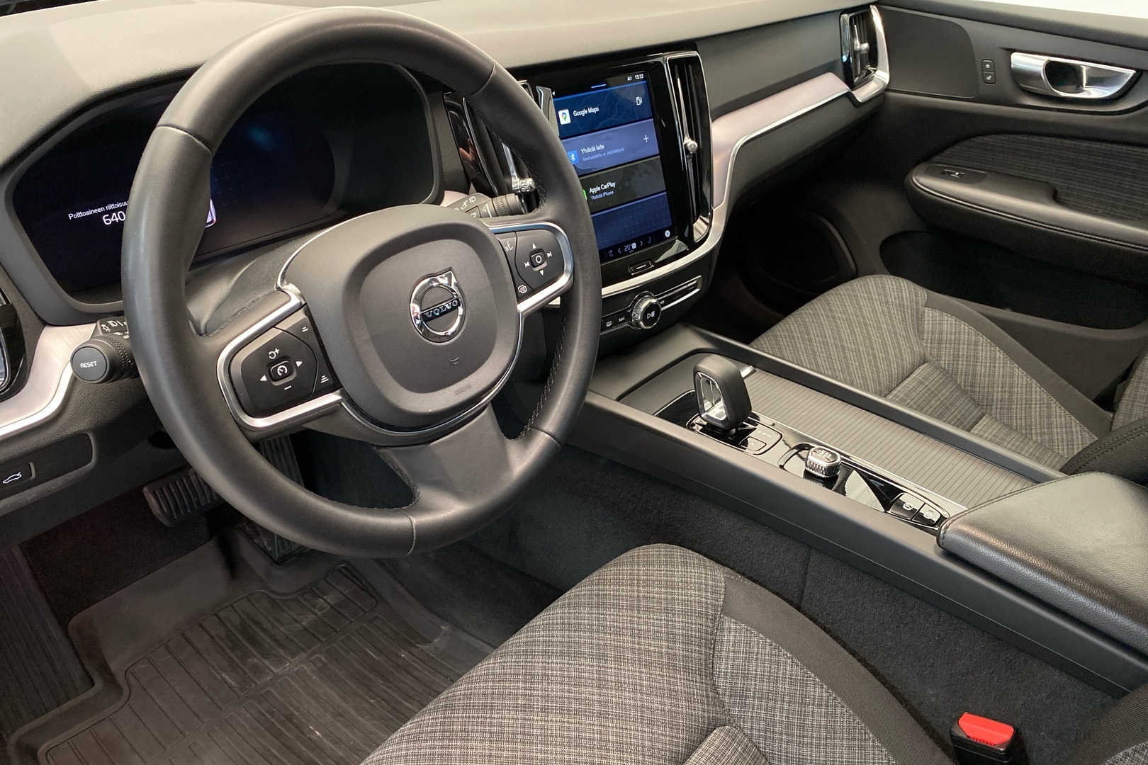 VOLVO V60 2023