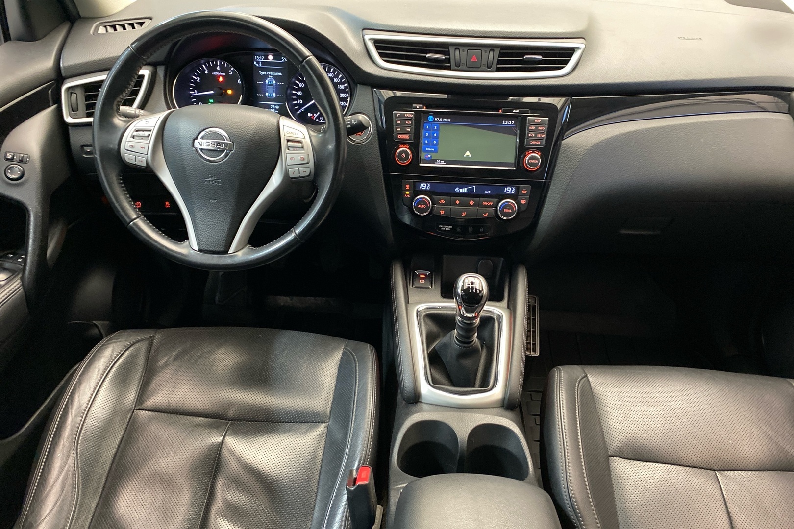 NISSAN Qashqai 2015