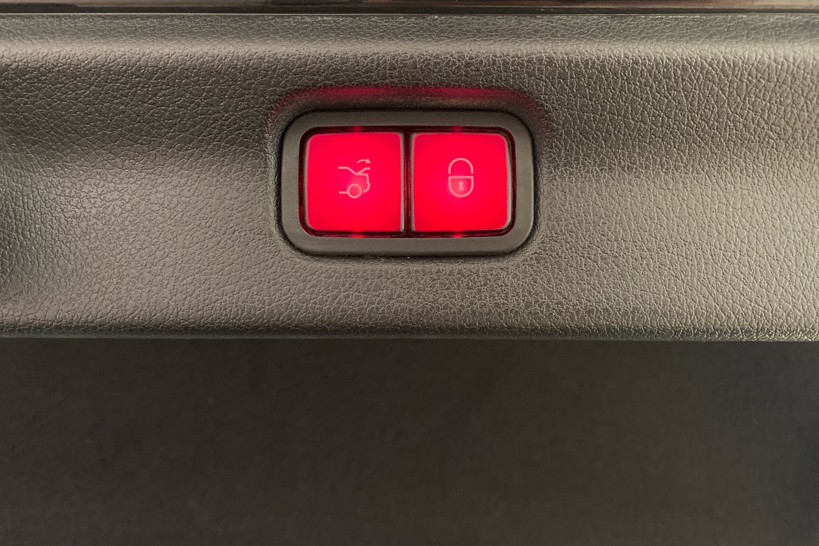 MERCEDES-BENZ EQE 2022