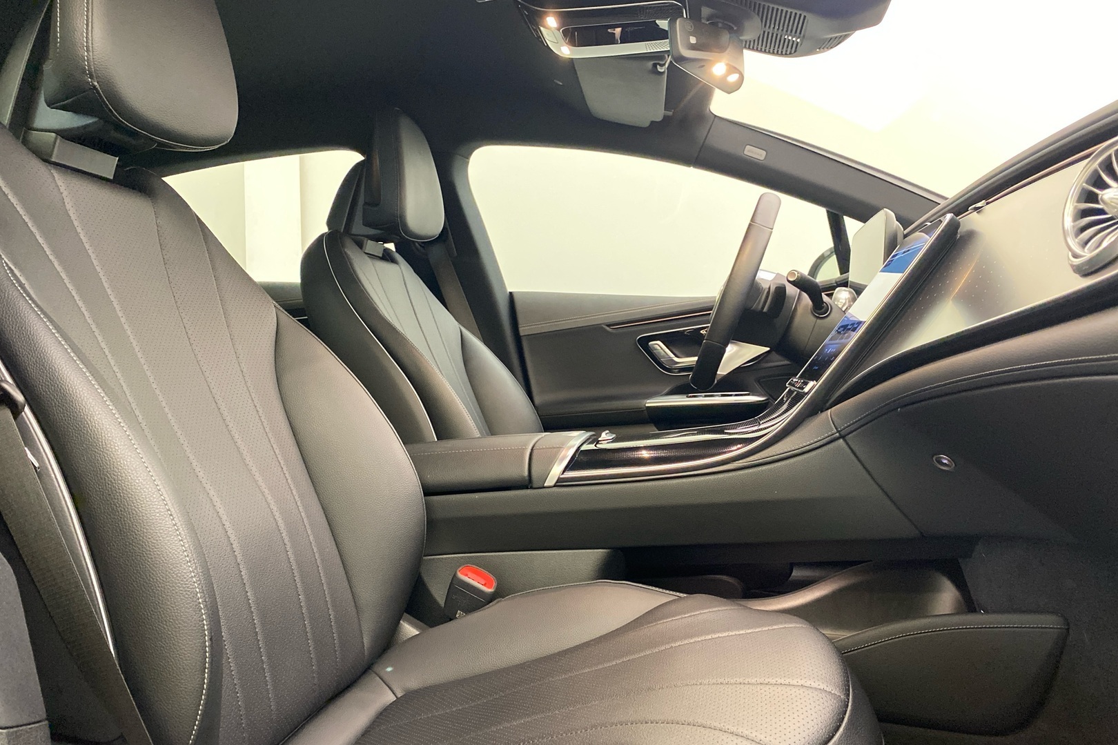 MERCEDES-BENZ EQE 2022