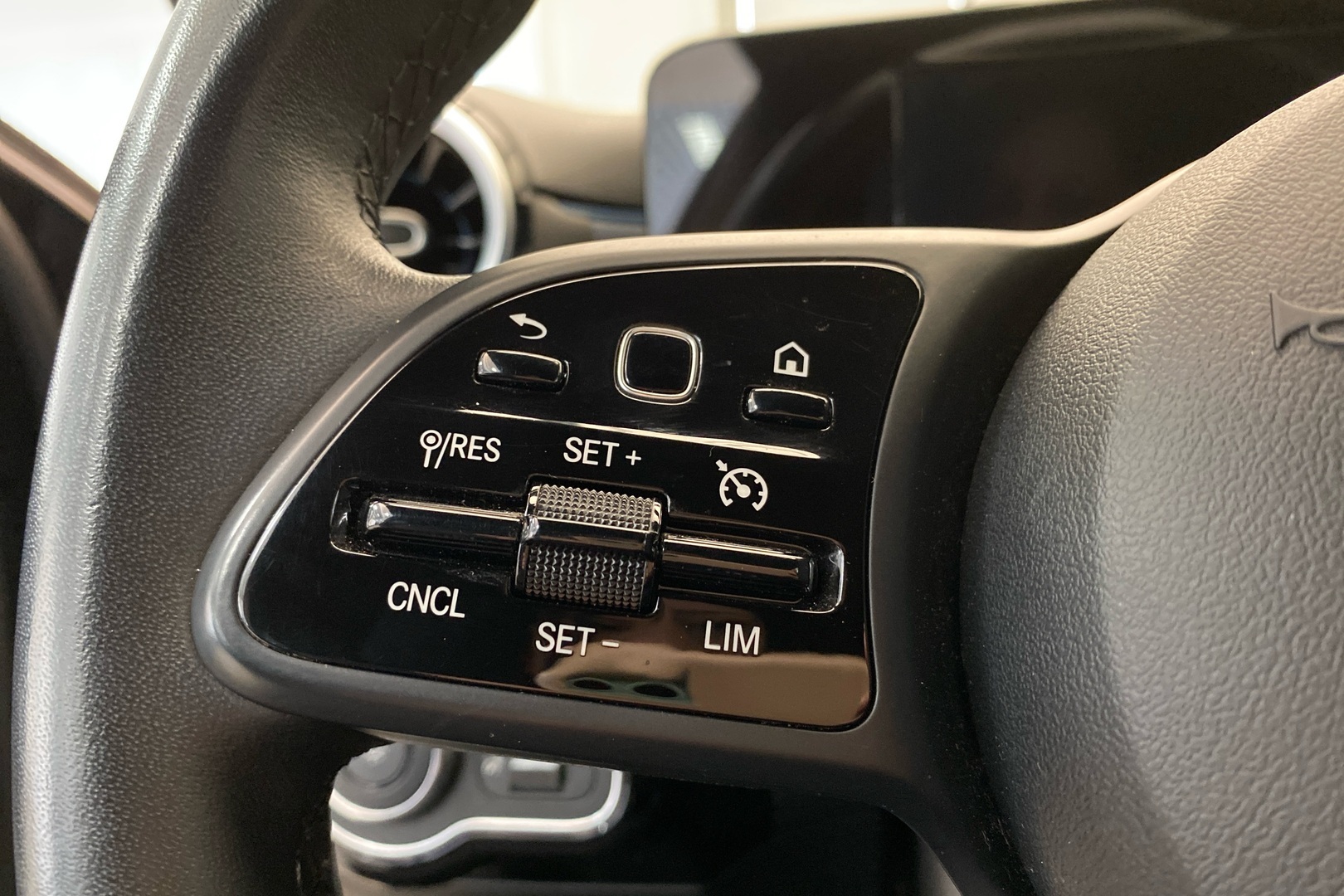 MERCEDES-BENZ A 2019