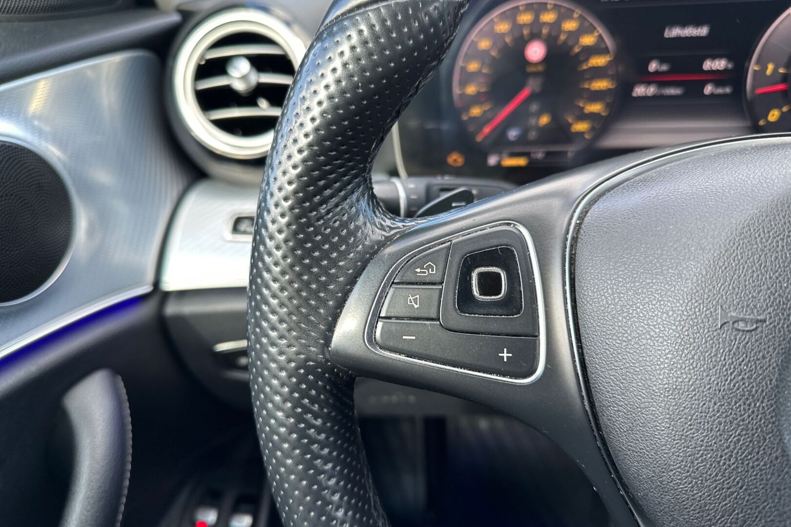 MERCEDES-BENZ E 2018