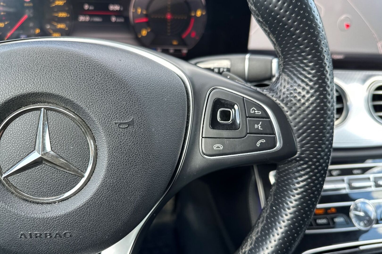 MERCEDES-BENZ E 2018