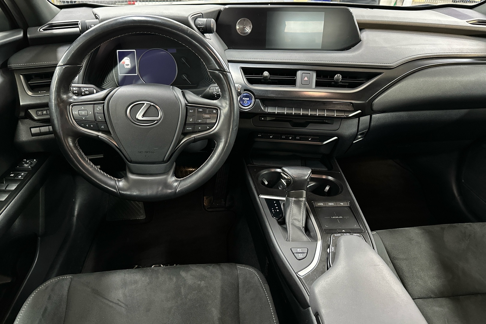 LEXUS UX 2019