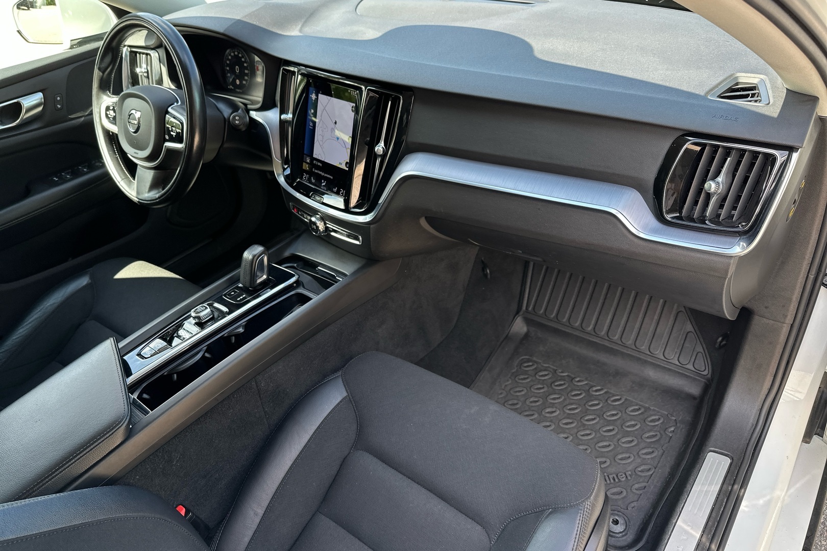 VOLVO V60 2021