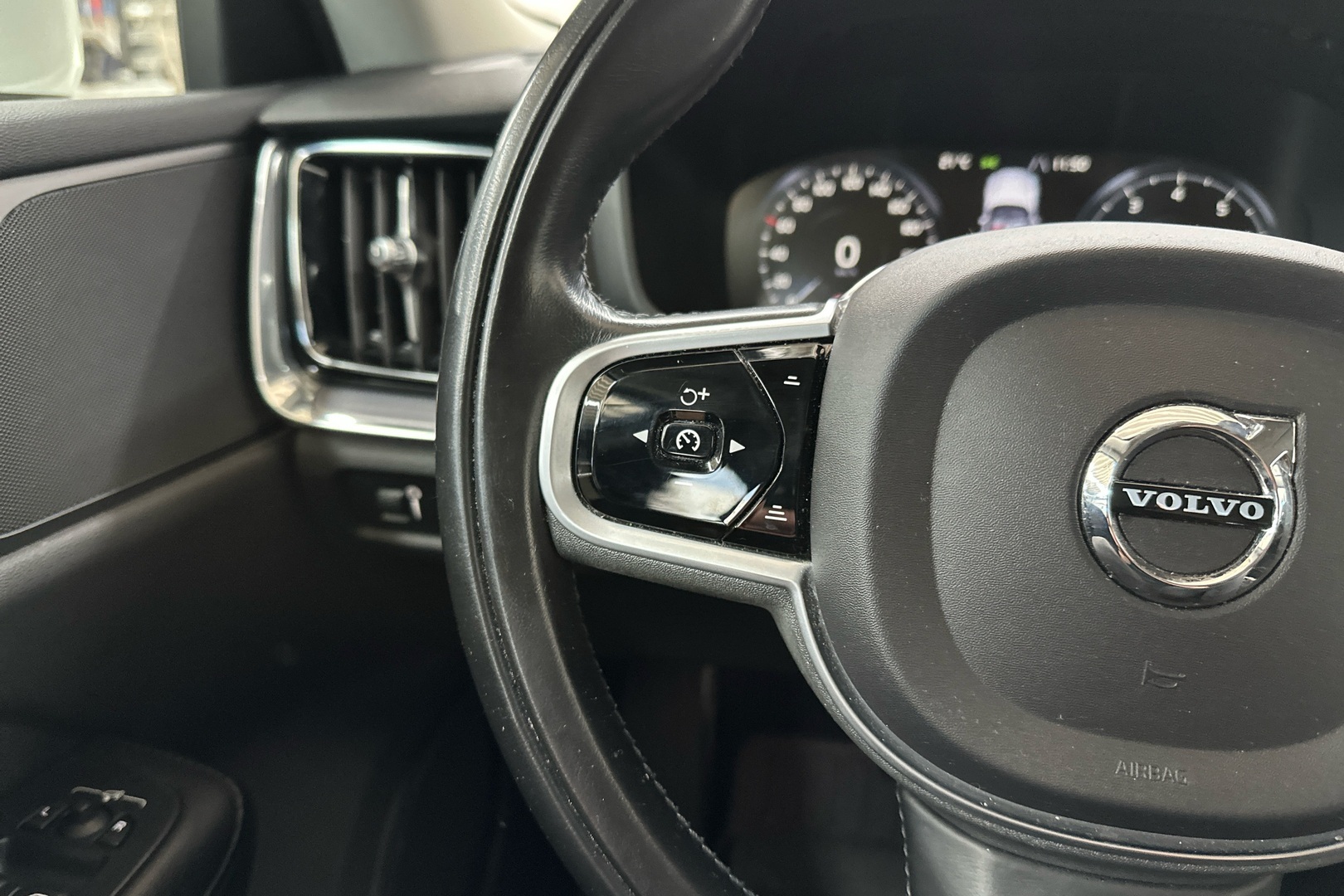 VOLVO V60 2021