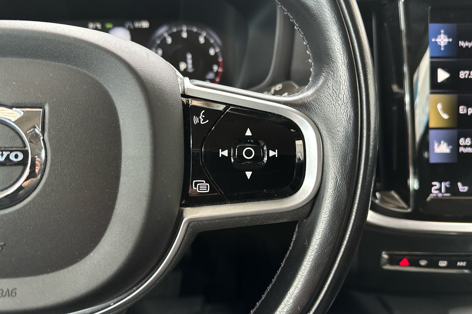 VOLVO V60 2021
