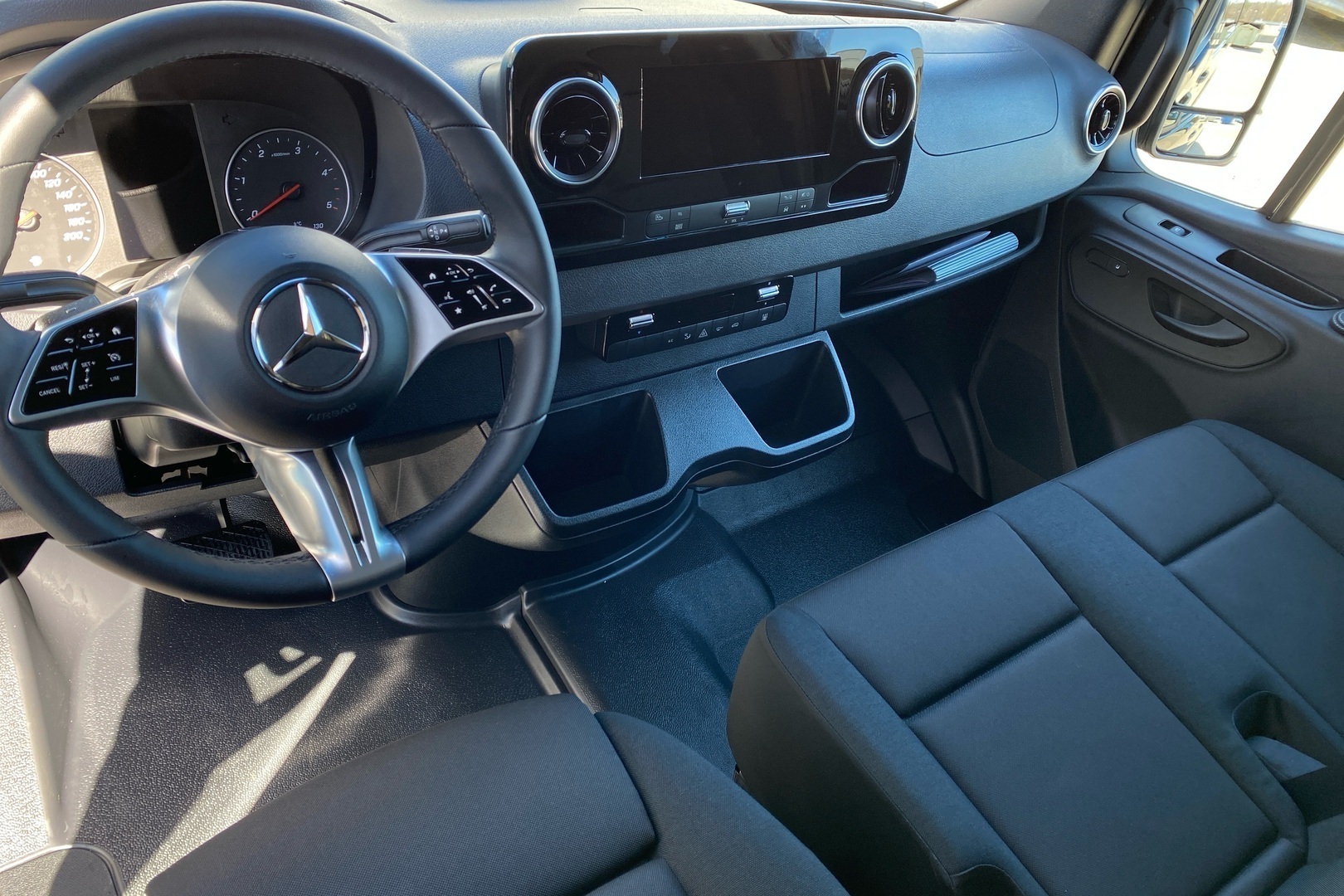 MERCEDES-BENZ Sprinter 2025