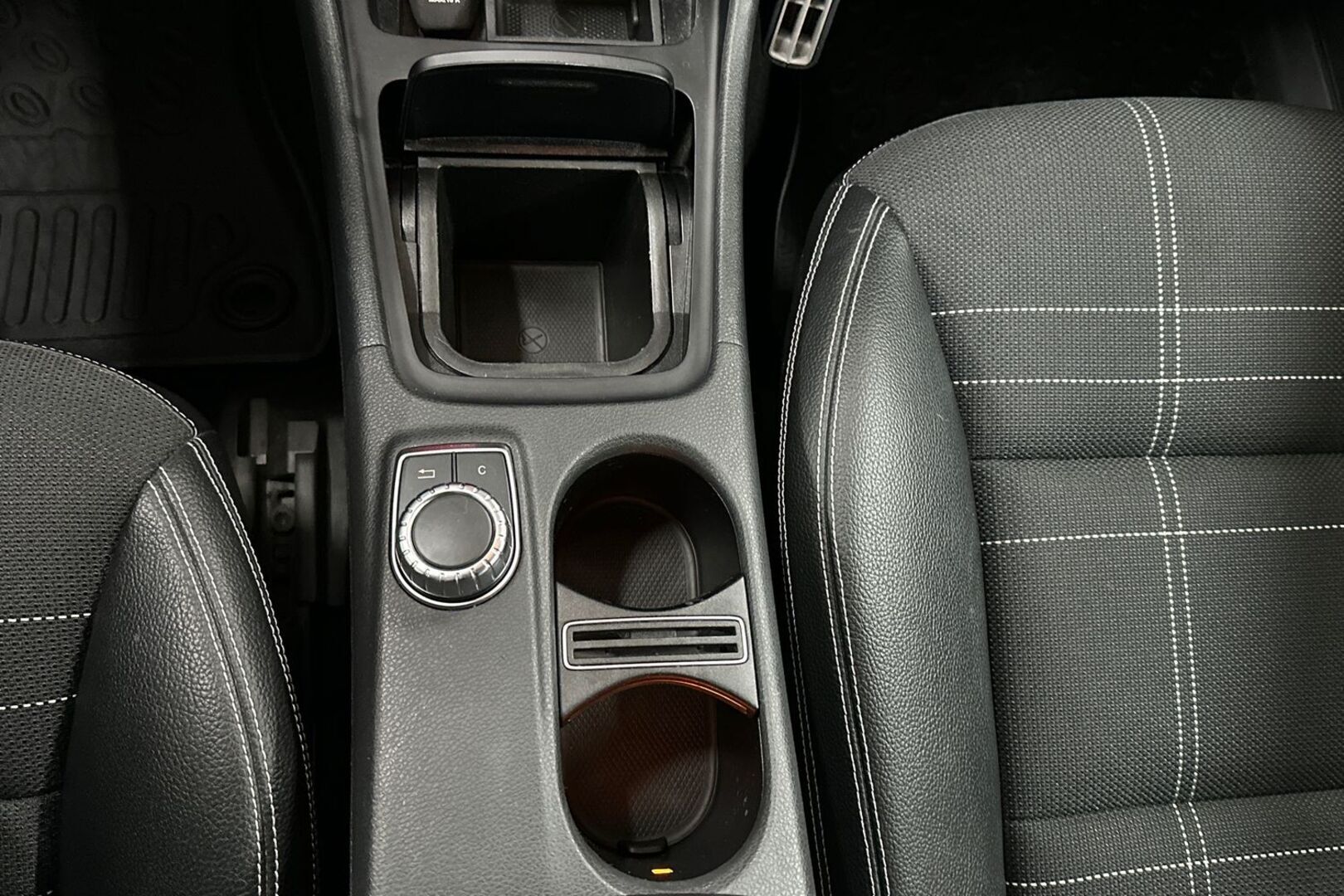 MERCEDES-BENZ GLA 2014