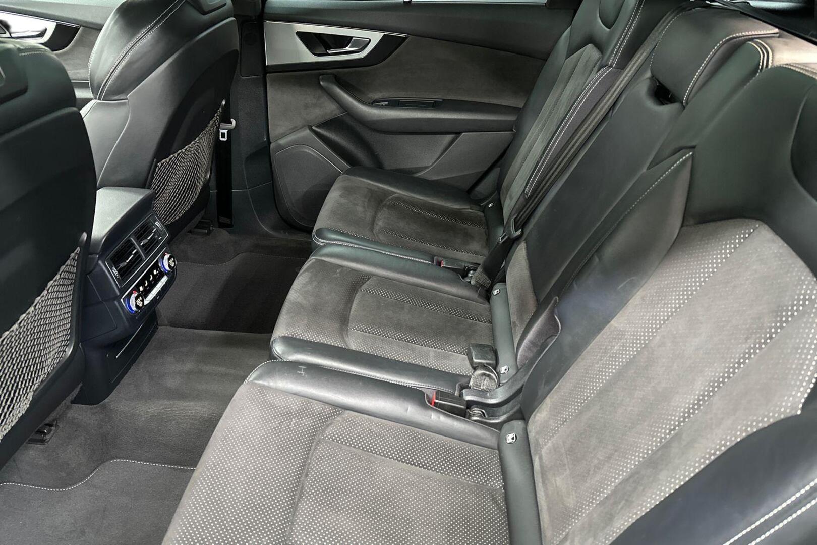 AUDI Q7 2016