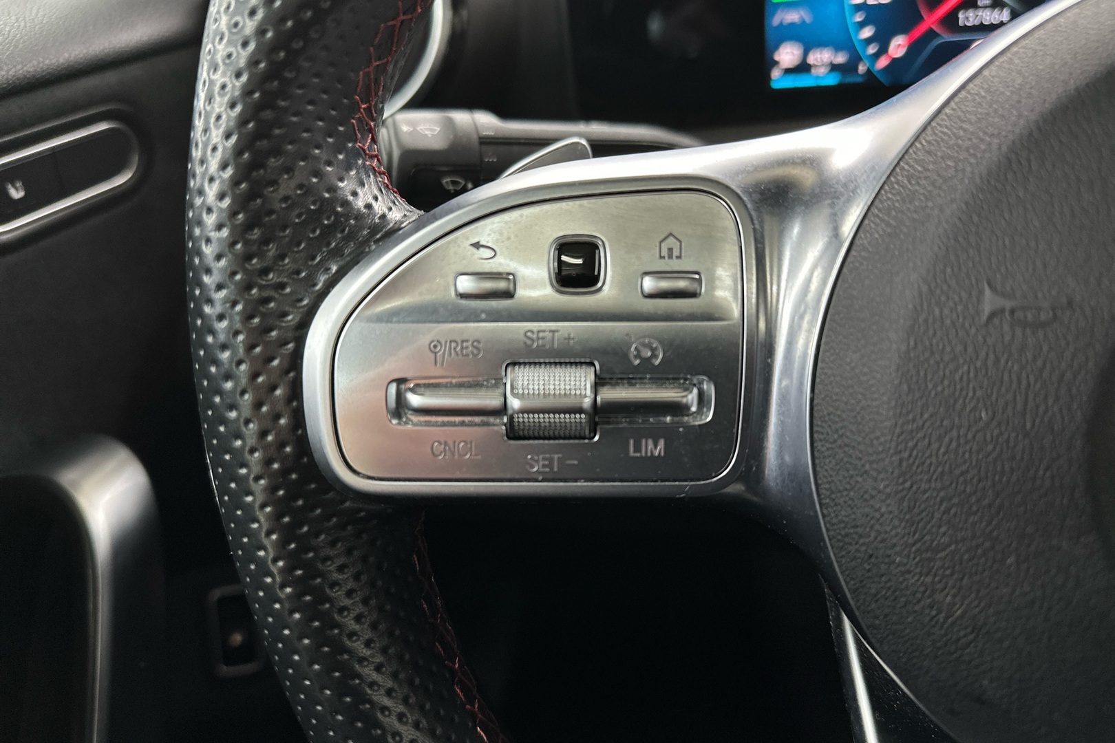 MERCEDES-BENZ A 2020