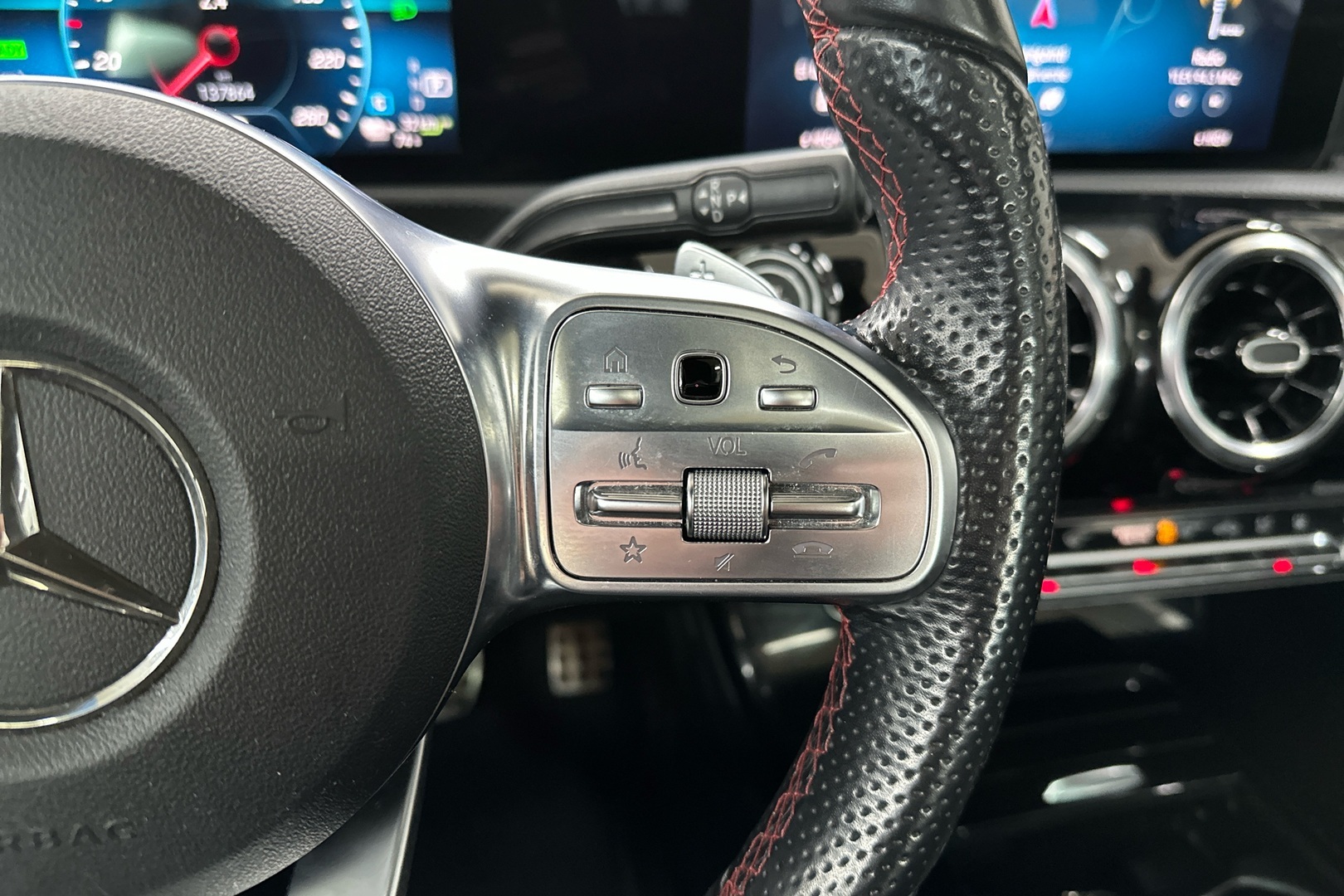 MERCEDES-BENZ A 2020